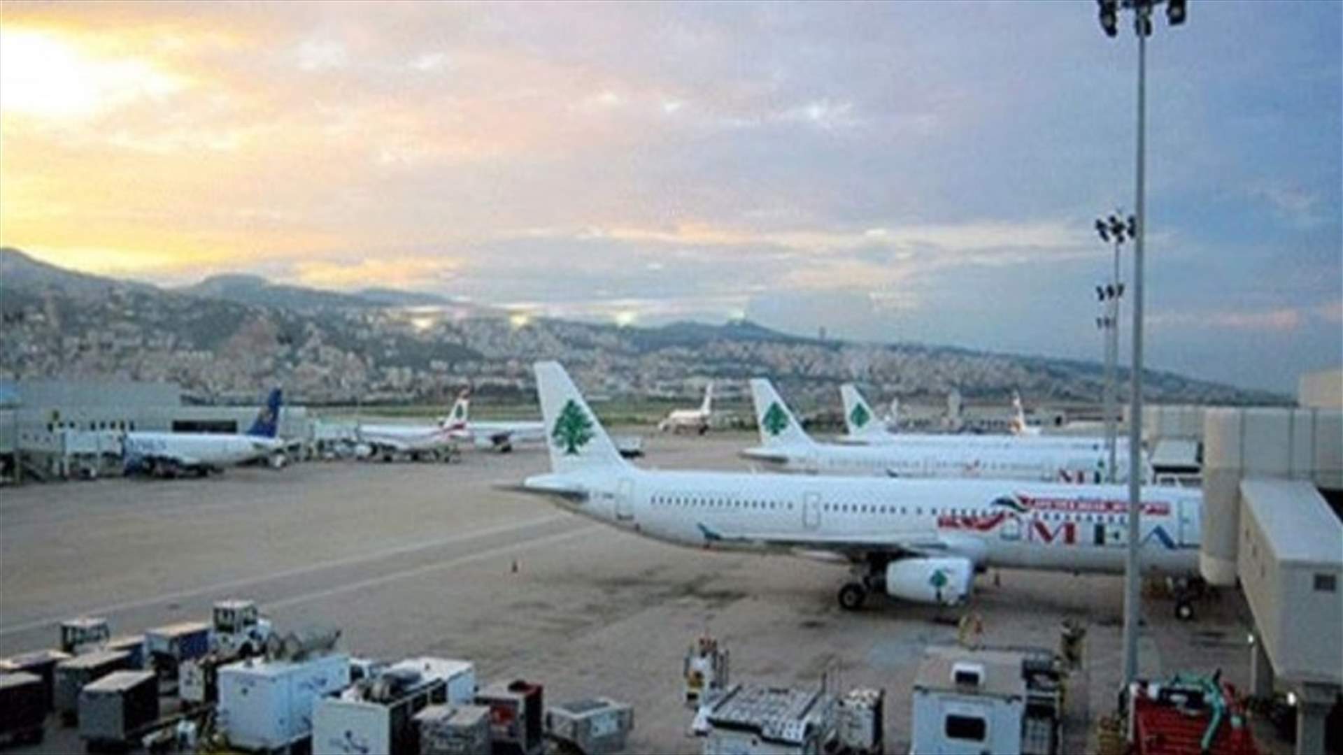 وصول 3 رحلات تقل لبنانيين قادمين من لارنكا والرياض وباريس...