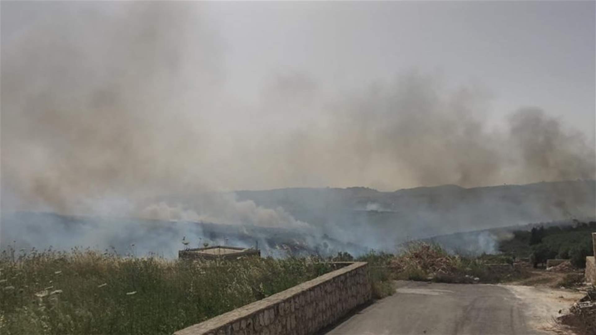 حريق كبير في بلدة عبا لامس عددا من المنازل...