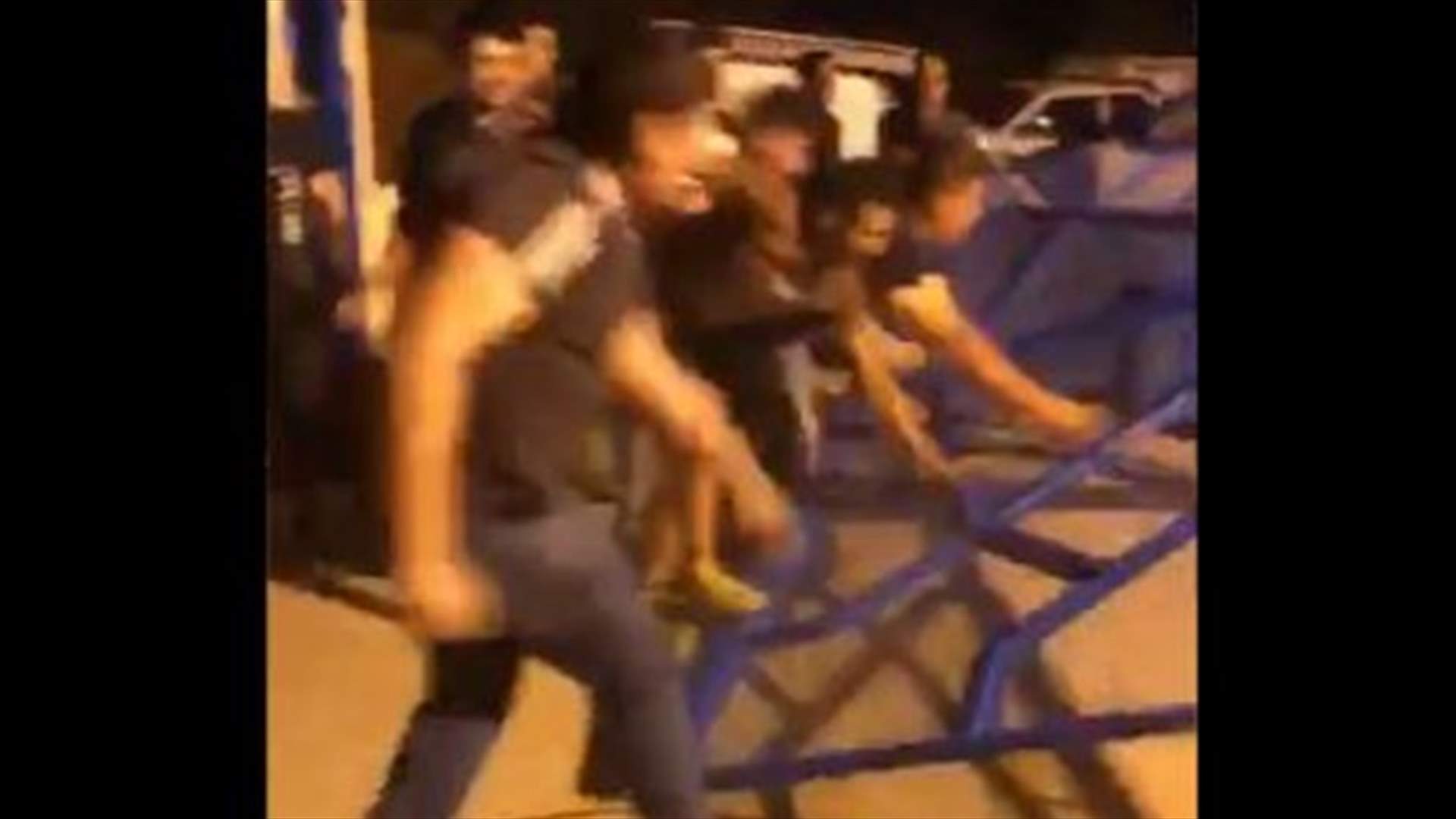اشخاص اقتحموا محطة كهرباء ديرنبوح احتجاجا على انقطاع التيار