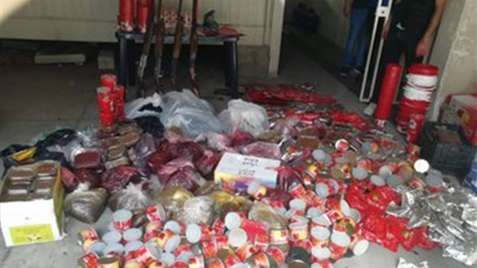 مداهمة محل للنراجيل في كفرشيما لبيعه تنباك معسّل مغشوش ومزوّر (صوَر)