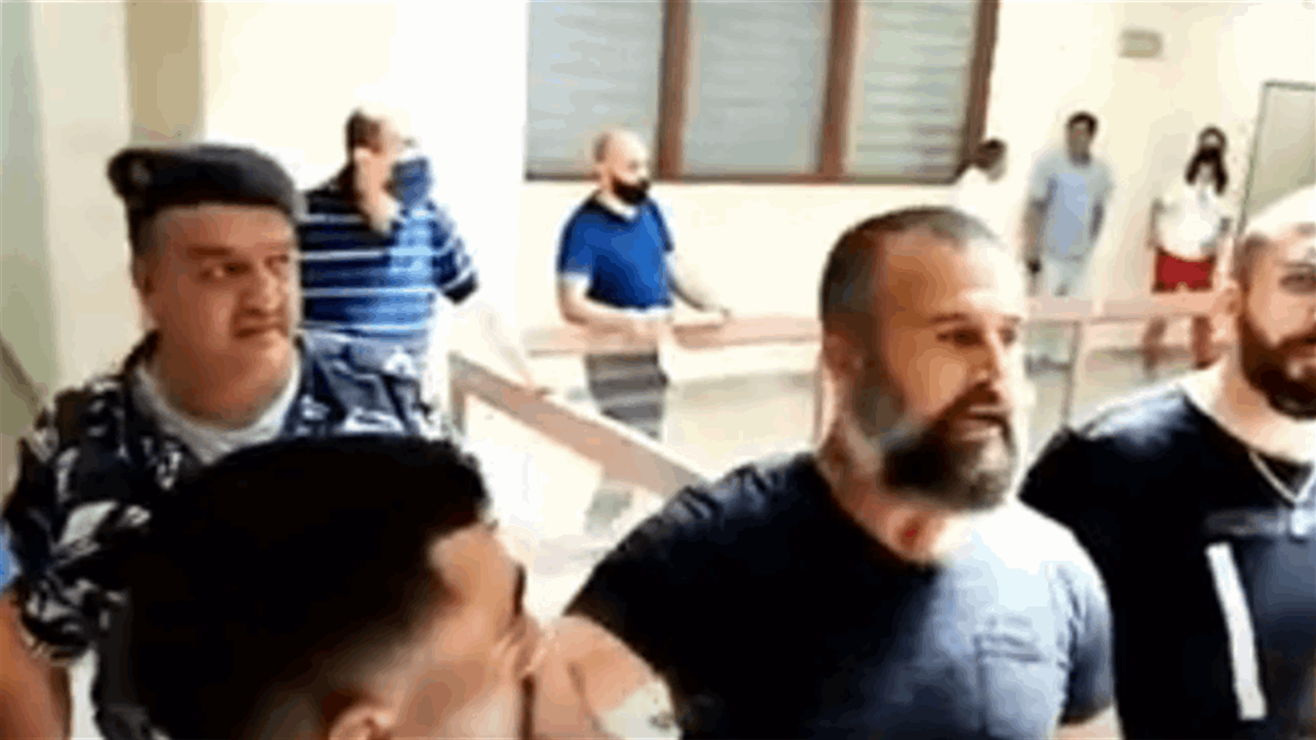ناشطون يقتحمون وزارة الطاقة... كيف بدا المشهد؟ (فيديو)