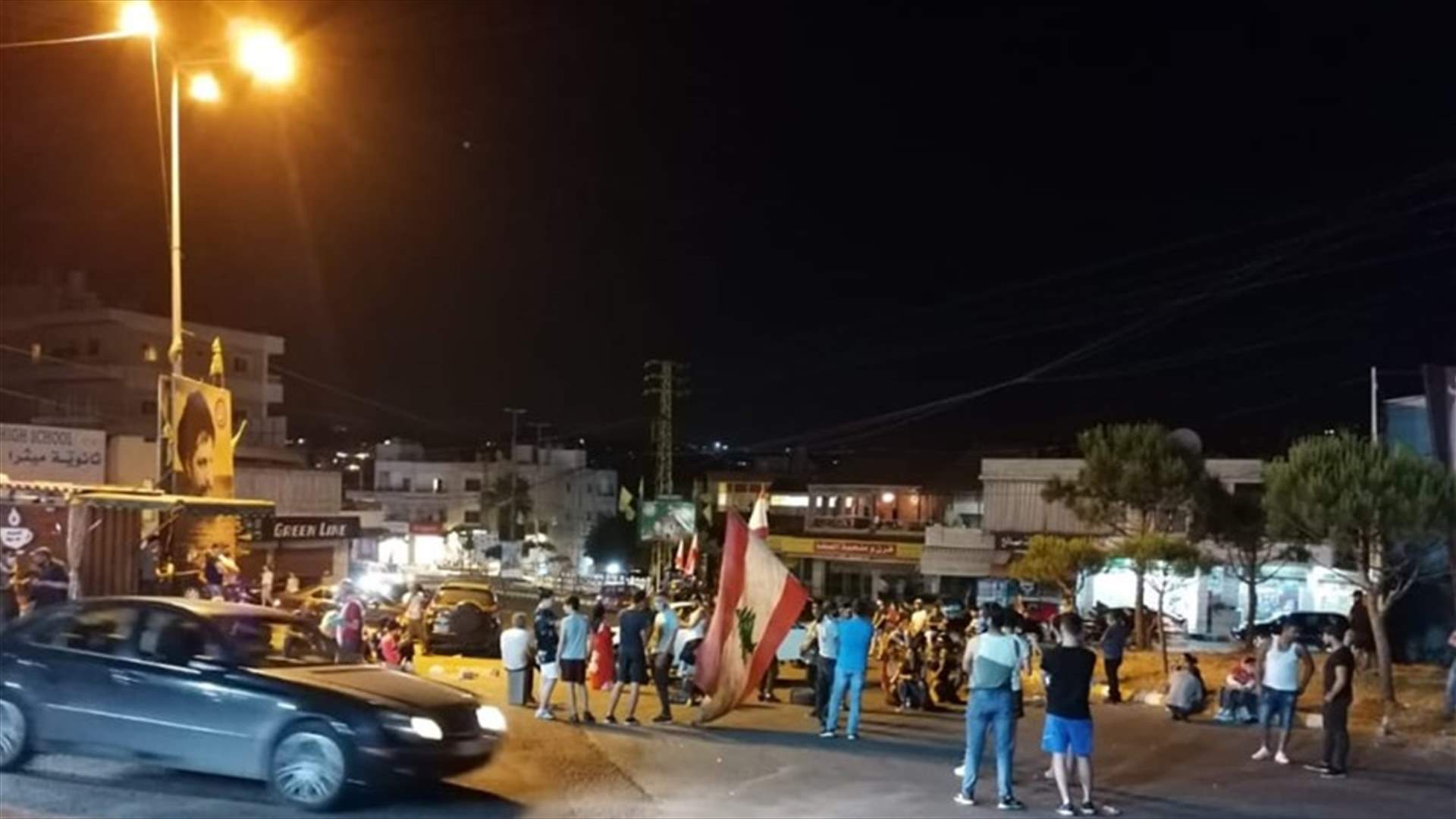 اعتصام عند دوار كفررمان احتجاجًا على التقنين بالتيار الكهربائي