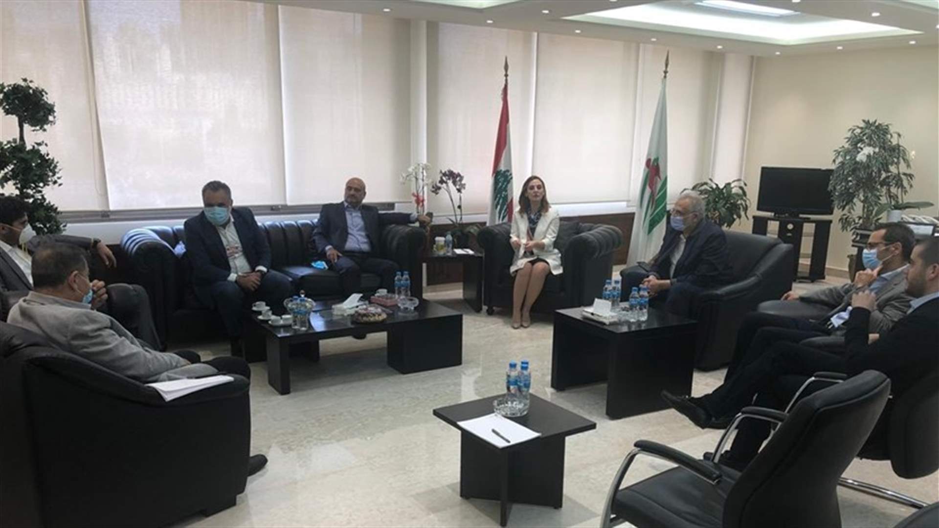 وفد من لجنة الشباب والرياضة يزور الوزيرة فارتينيه أوهانيان