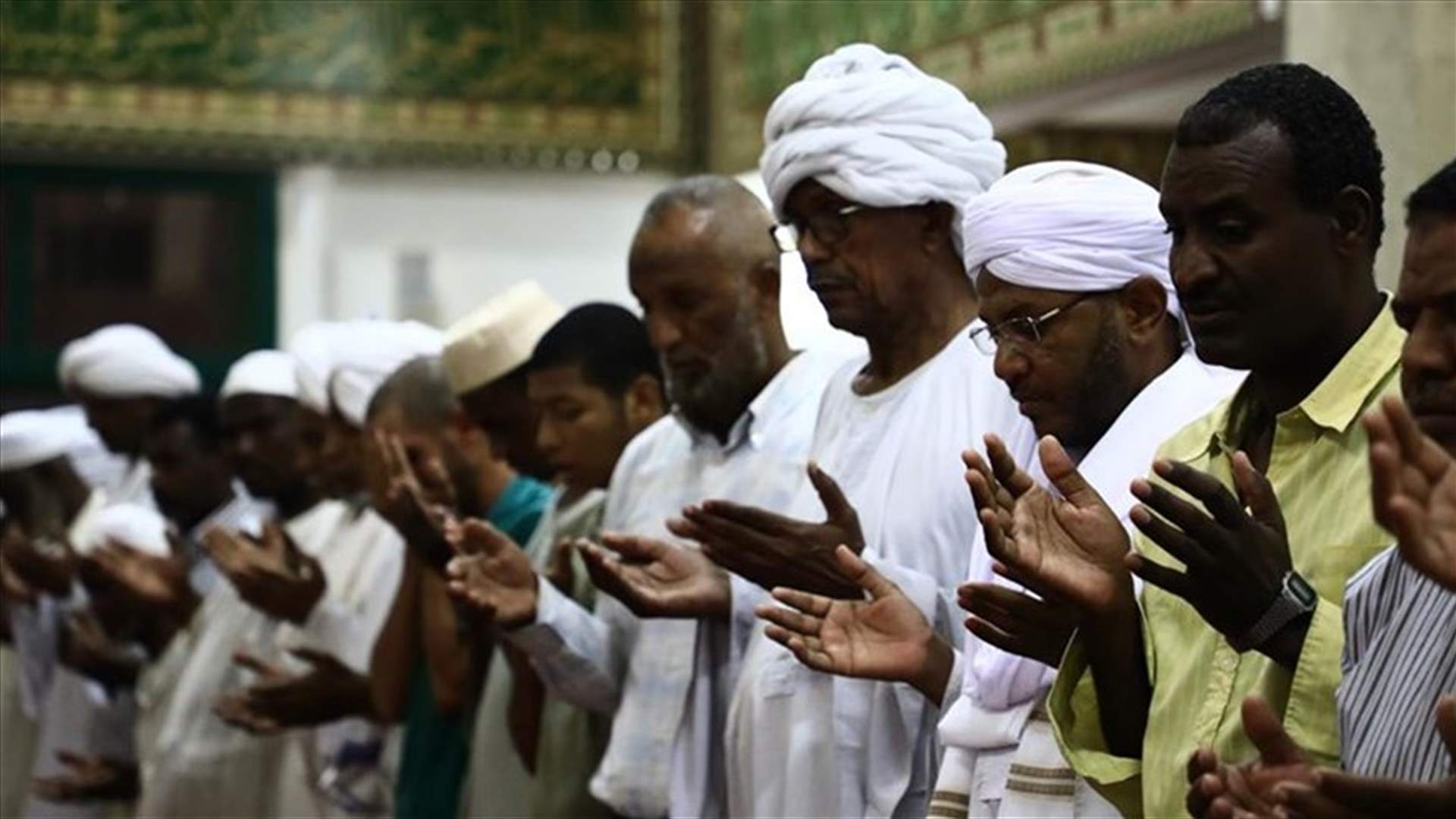 السودان يحظر صلاة الفطر في المساجد