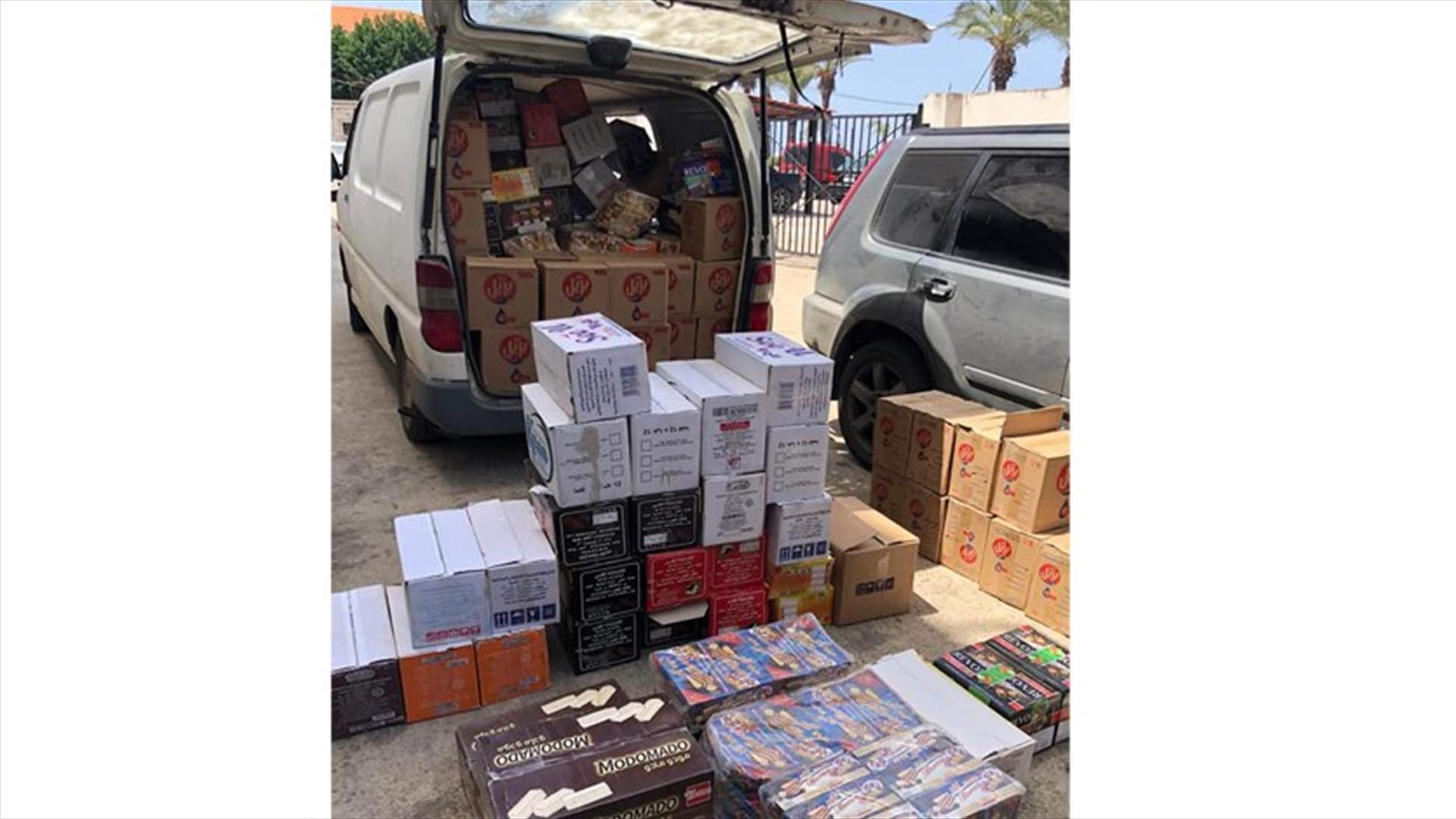 ضبط &quot;فان&quot; محمل بمواد تنظيف ومواد غذائية مهربة من سوريا