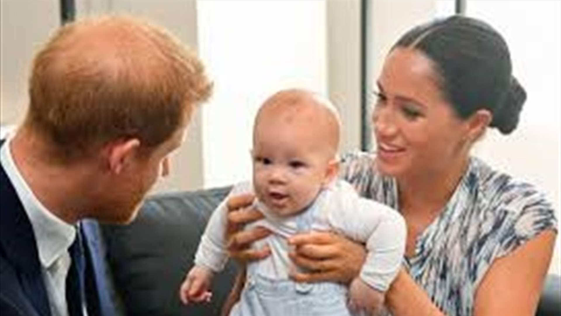 ماذا قالت الملكة إليزابيث عن الشبه بين الأمير هاري وابنه آرتشي؟