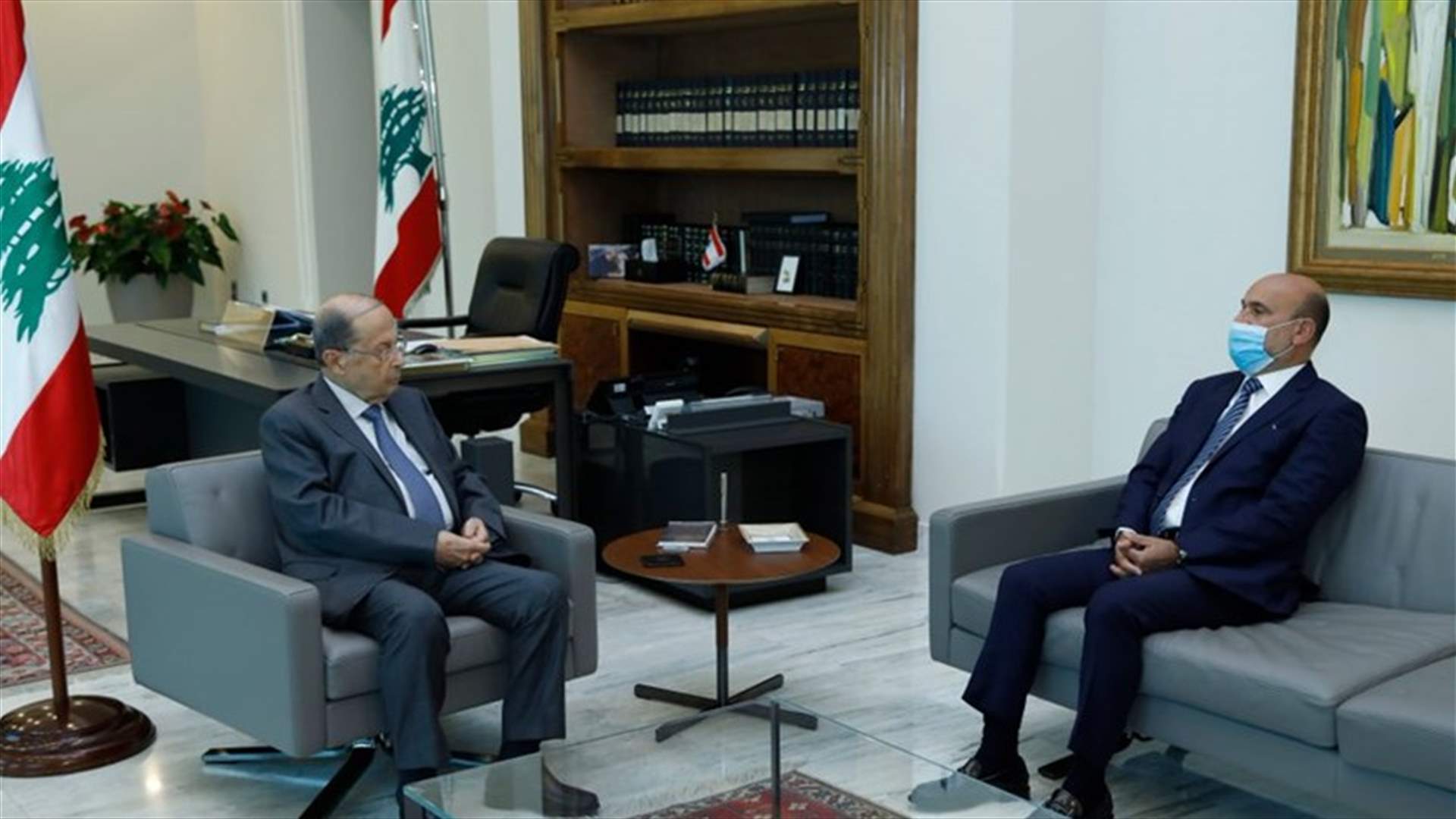 عون تابع إجراءات مكافحة كورونا وعرض مع 3 نواب جلسة مجلس الوزراء غدا