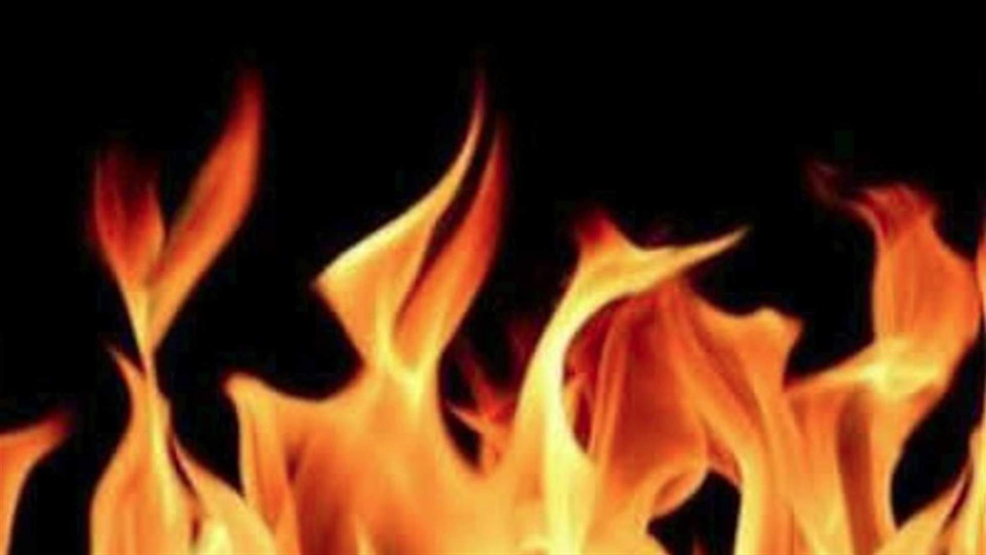 حادث سير عند مثلث خلدة واشتعال النيران بسيارة