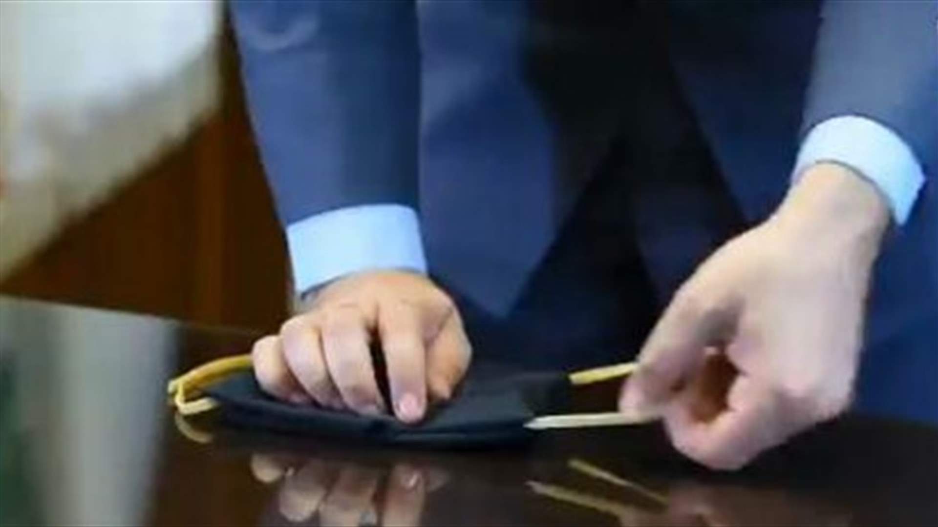 قوى الامن تنشر طريقة صنع كمامة في المنزل بسهولة... (فيديو)