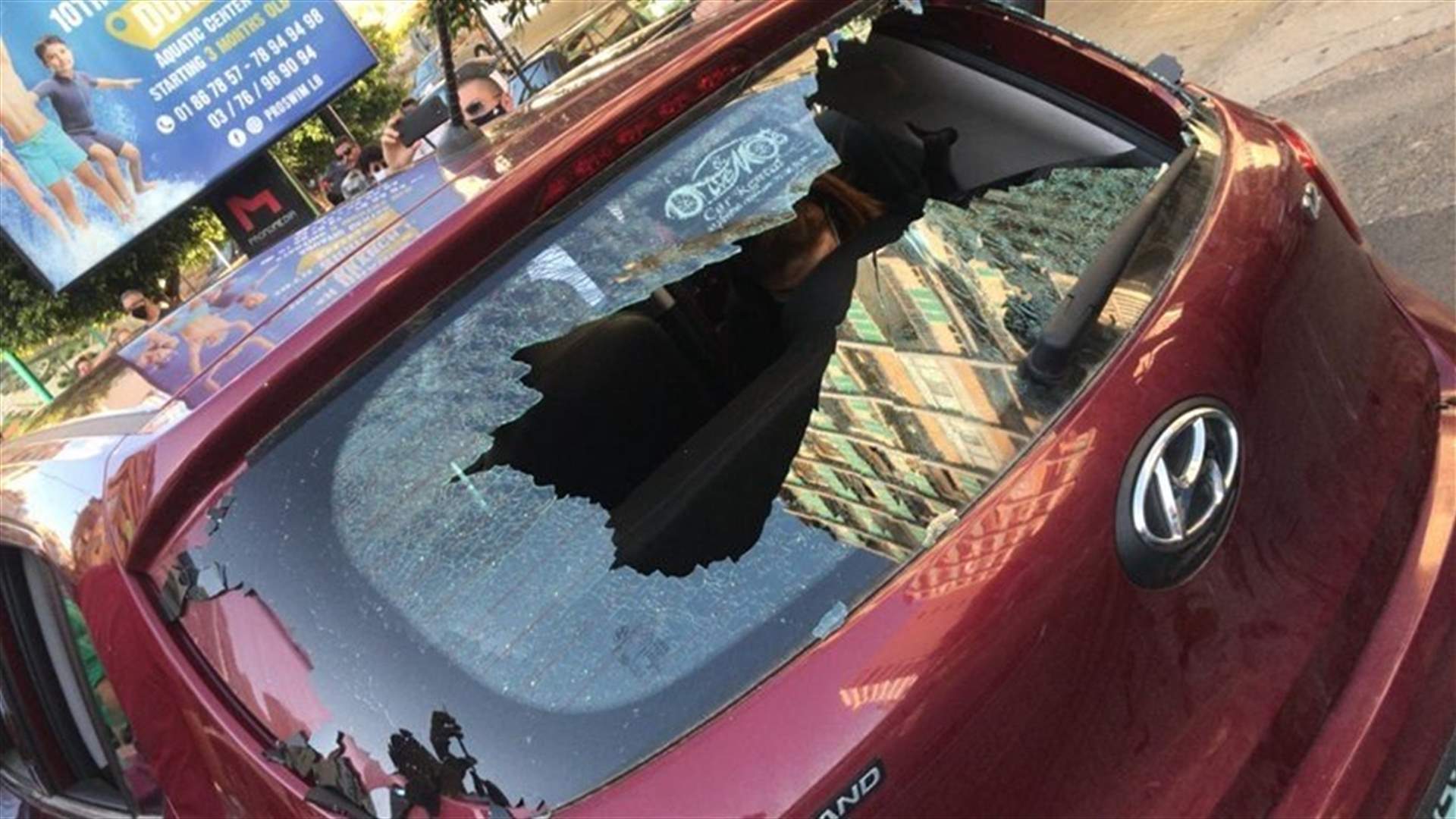 Activists say they were beaten, their cars vandalised near Ain el-Tineh – [VIDEO]