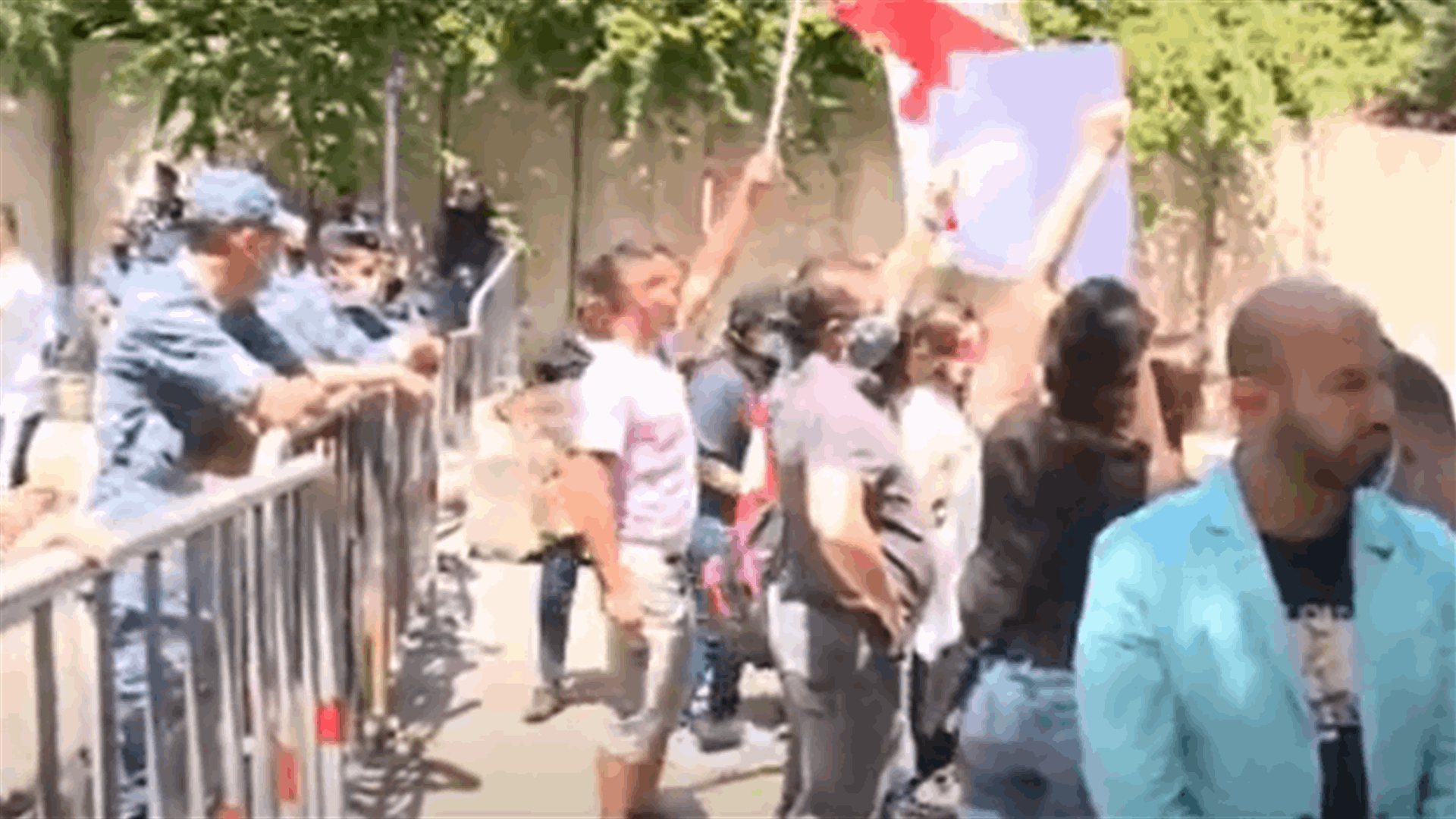 وقفة احتجاجية أمام قصر العدل تحت عنوان: لا لدويلة داخل الدولة ولا للسلاح غير الشرعي (فيديو)