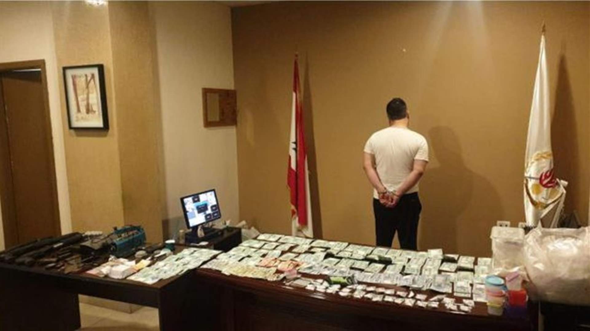 توقيف أحد مروّجي المخدرات الخطرين وضبط كمية من الأسلحة والمخدرات بحوزته