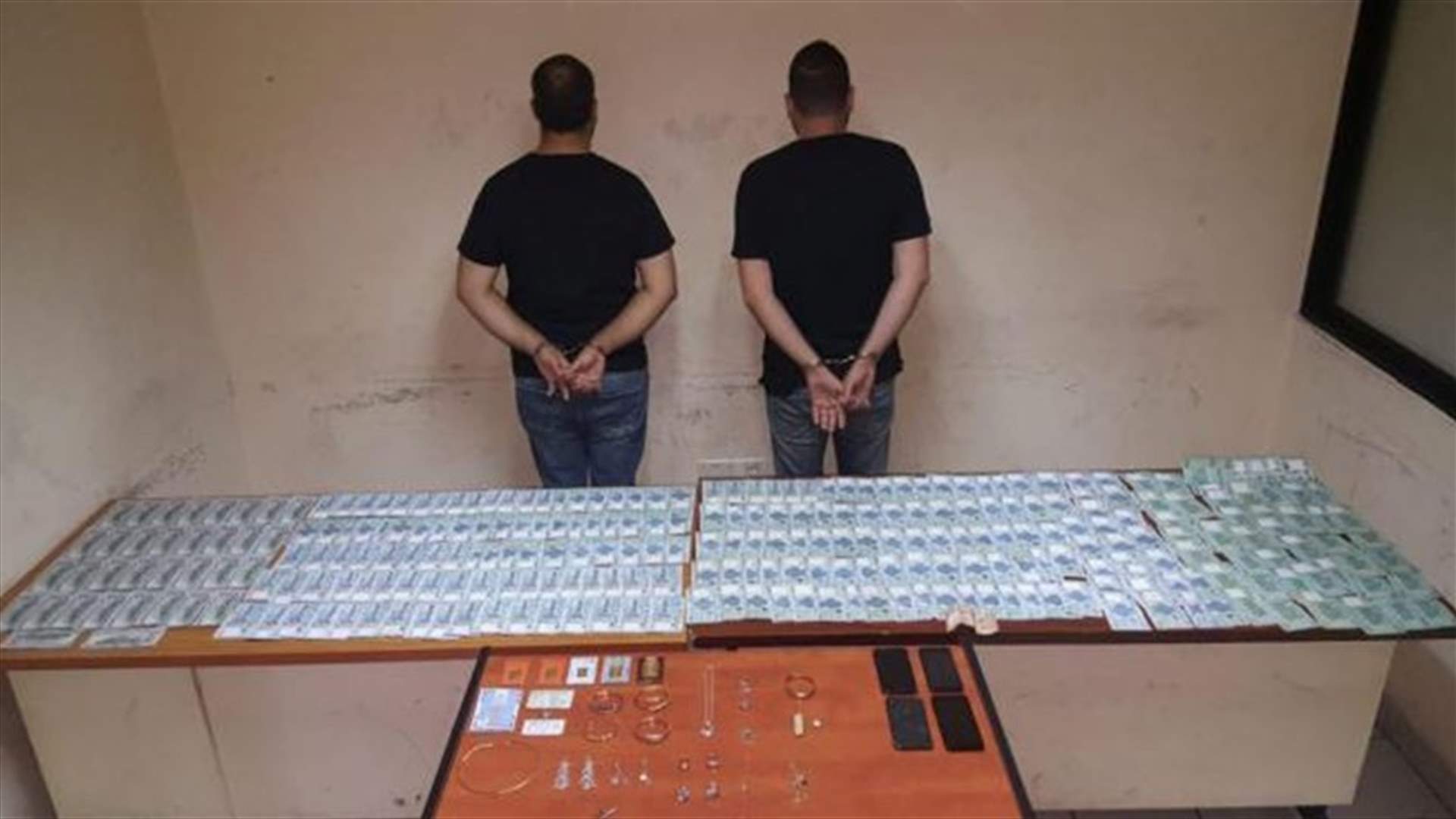 سرقا مجوهرات بقيمة 150000$ ... كيف استعادت شعبة المعلومات المسروقات؟