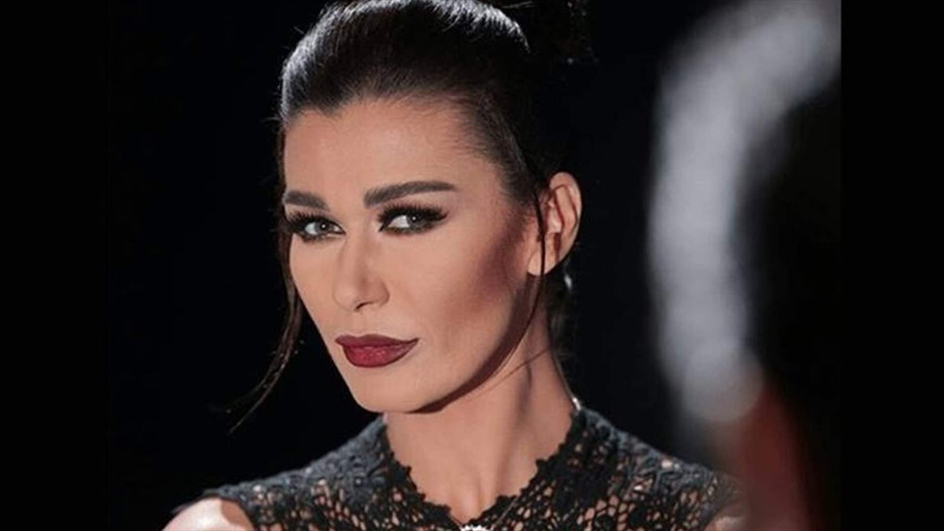 نادين الراسي بين خطيبها وزوجها السابق: "ما حدا بيعرف إذا في بكرا" (صور)