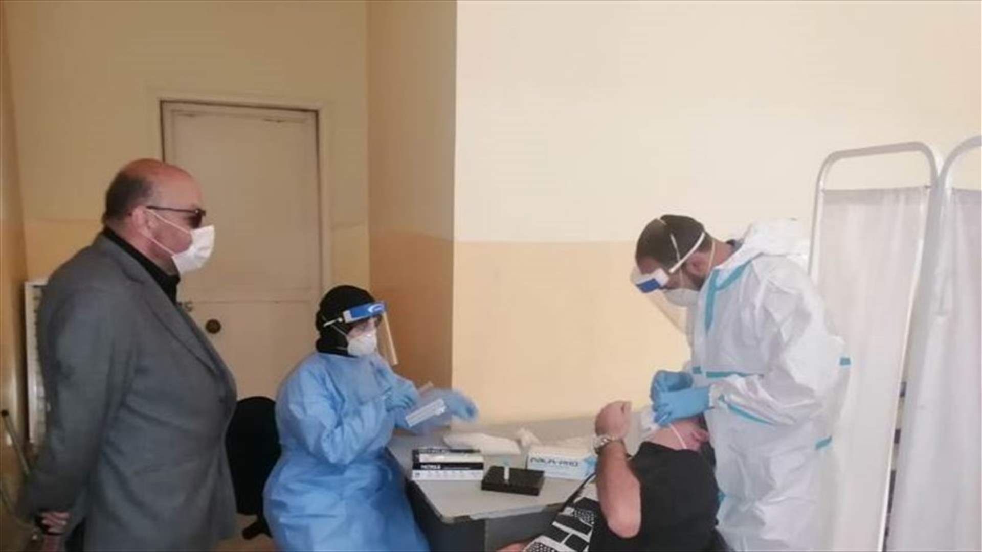 فريق وزارة الصحة أخذ 83 عينة لفحوص PCR في قصر عدل بعلبك