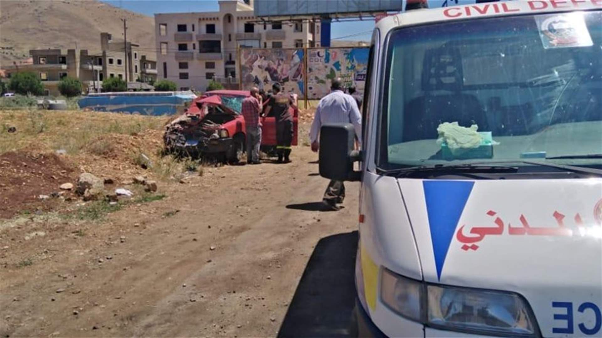 جريح في حادث سير عند مفرق عنجر (صورة)