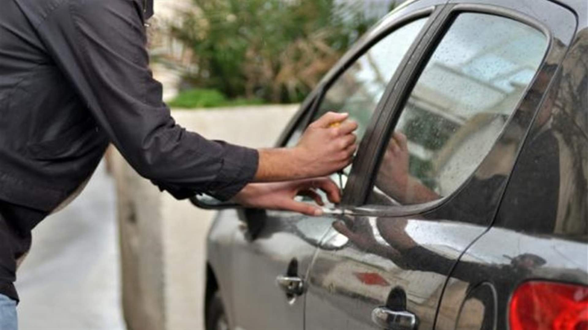 سرقة سيارة لرئيس بلدية المونسة في جبل أكروم