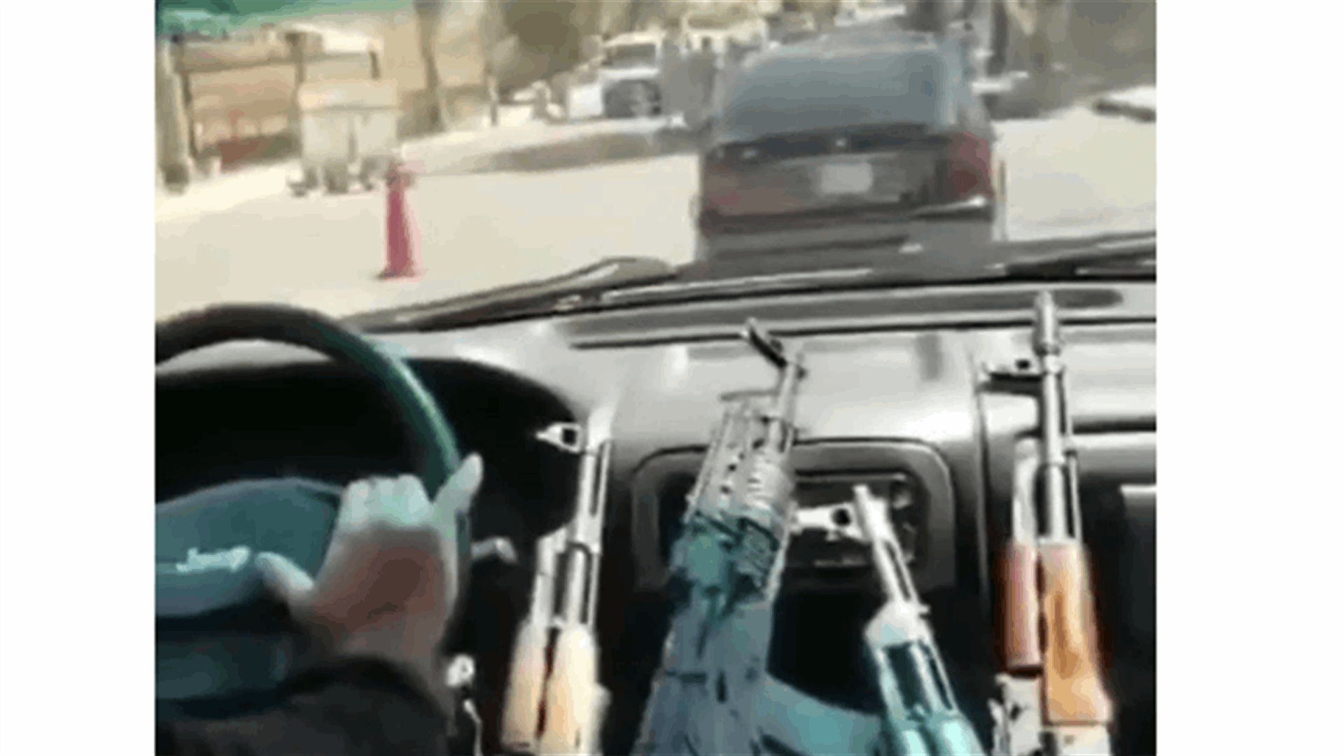 بعد تداول فيديو موكب منسوب لحزب الله أثناء اجتيازه حاجزا للجيش ... سعد حماده يوضح