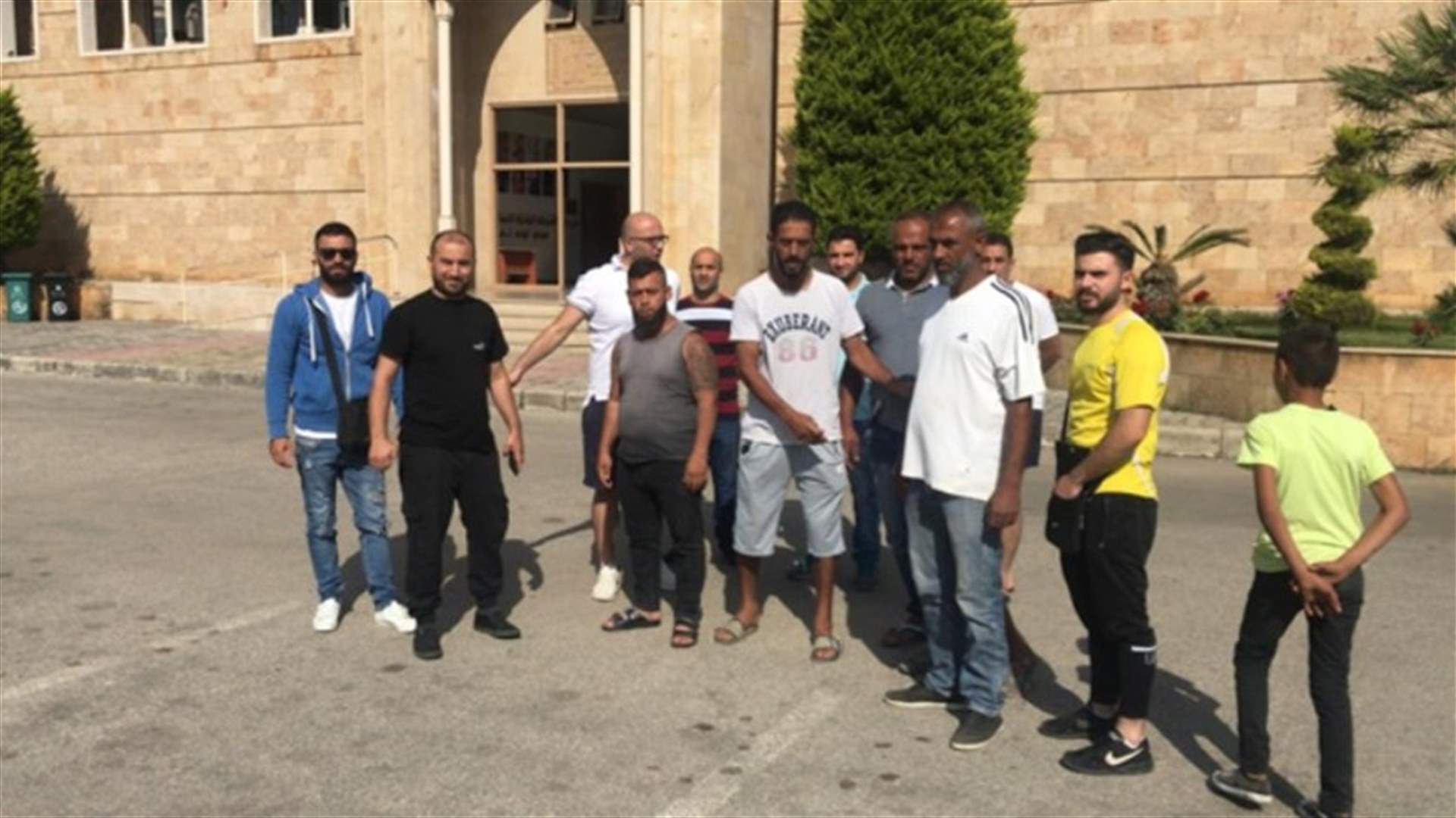اعتصام لمياومي بلدية الميناء احتجاجا على عدم تقاضي رواتبهم