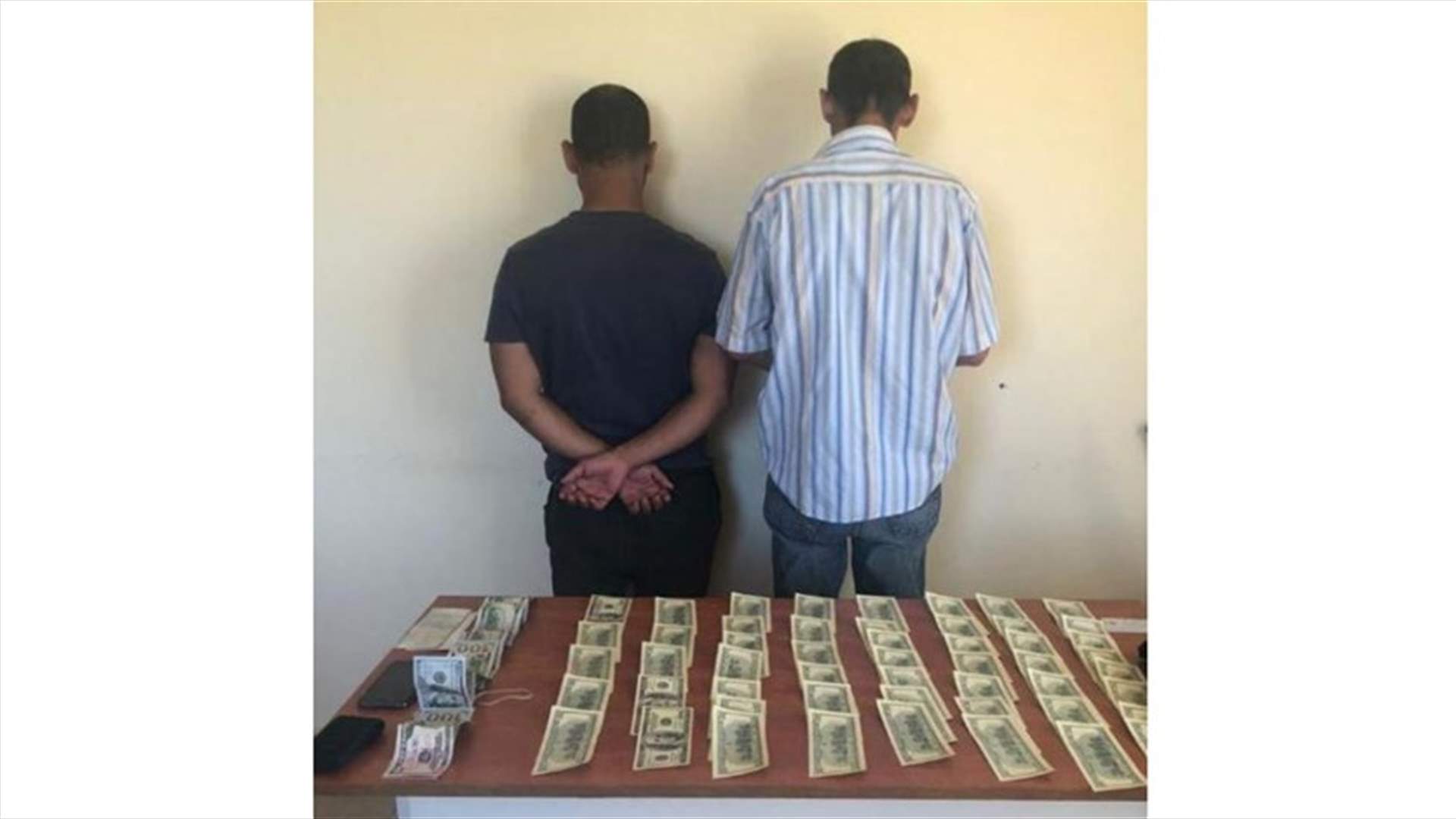 توقيف عصابة لترويج العملة المزيفة وضبط كمية منها... إليكم التفاصل