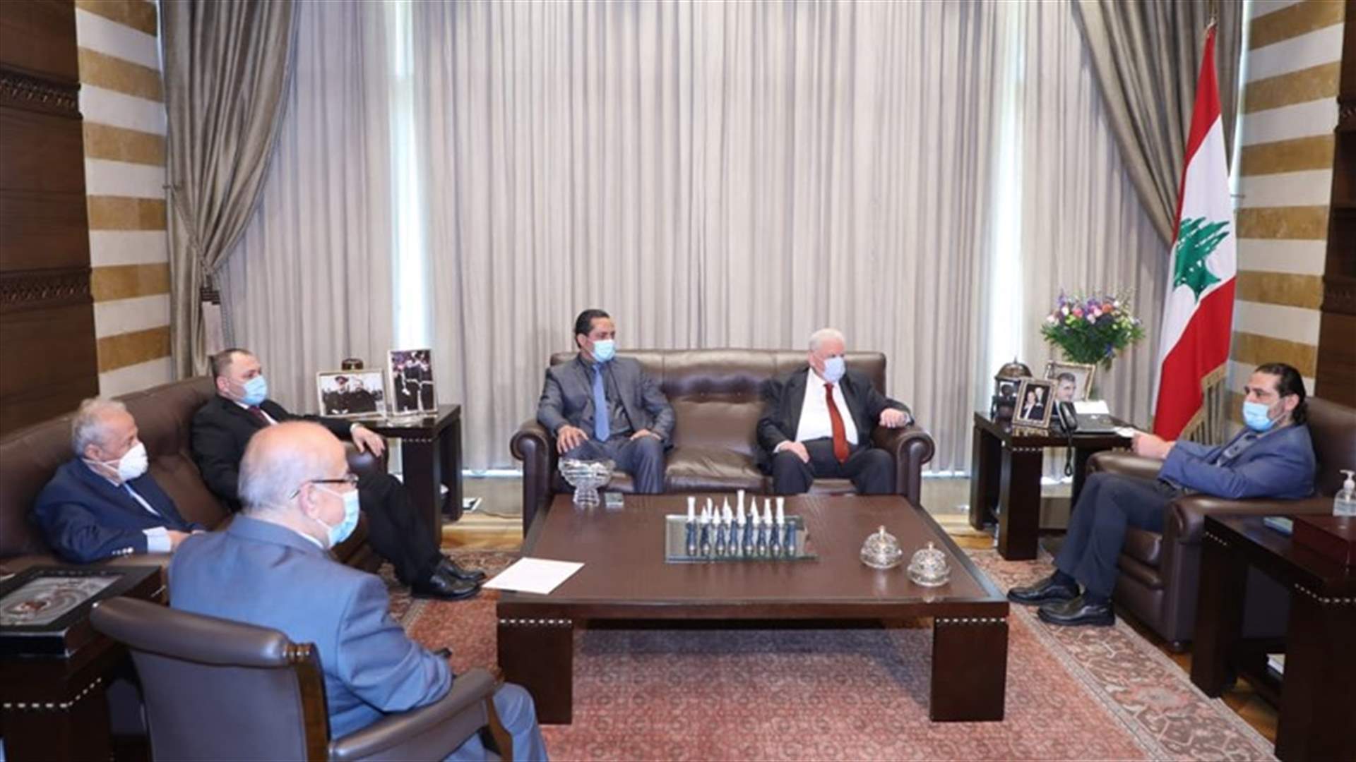 الحريري اطلع من وفد بيروتي على اوضاع العاصمة والتقى الشاب