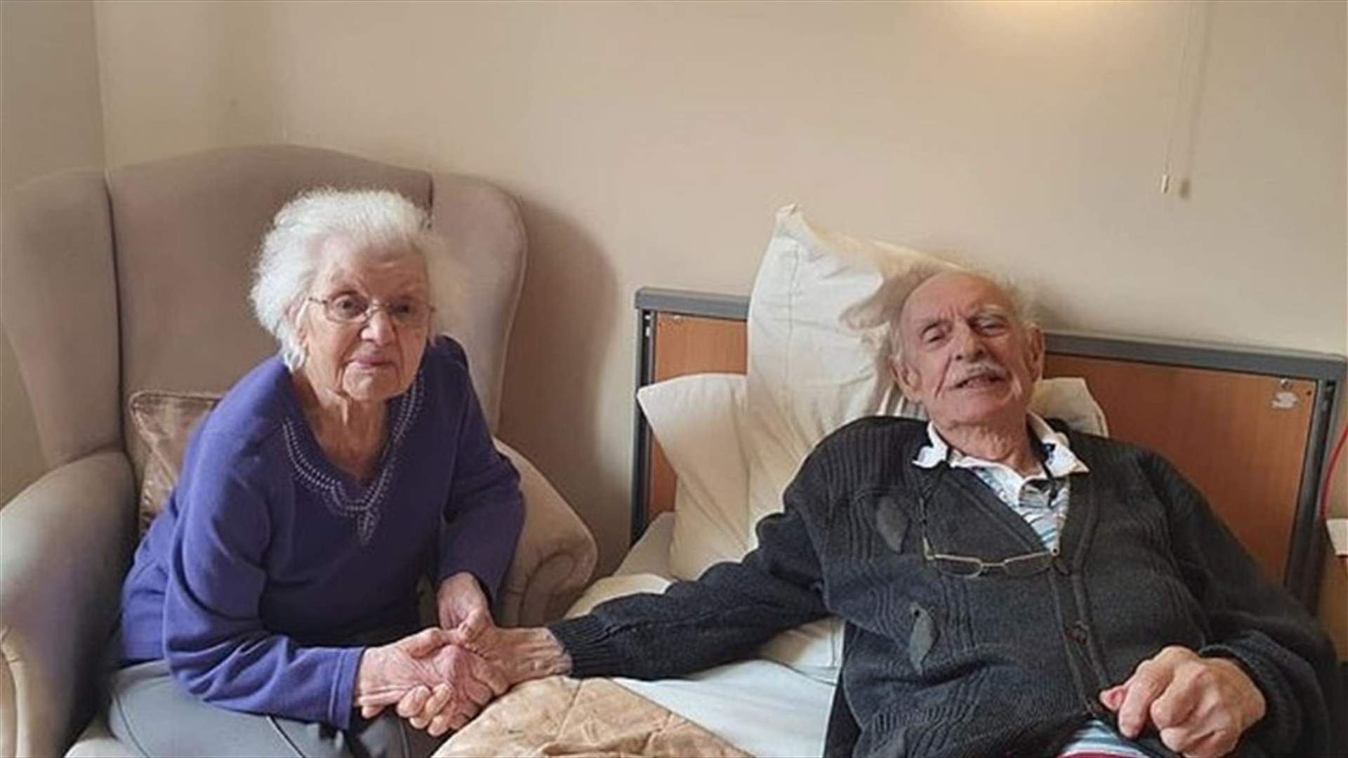 الحب الحقيقي في زمن كورونا... لقاء حار  لزوجين مسنين لم يريا بعضهما منذ 4 أشهر (صورة)
