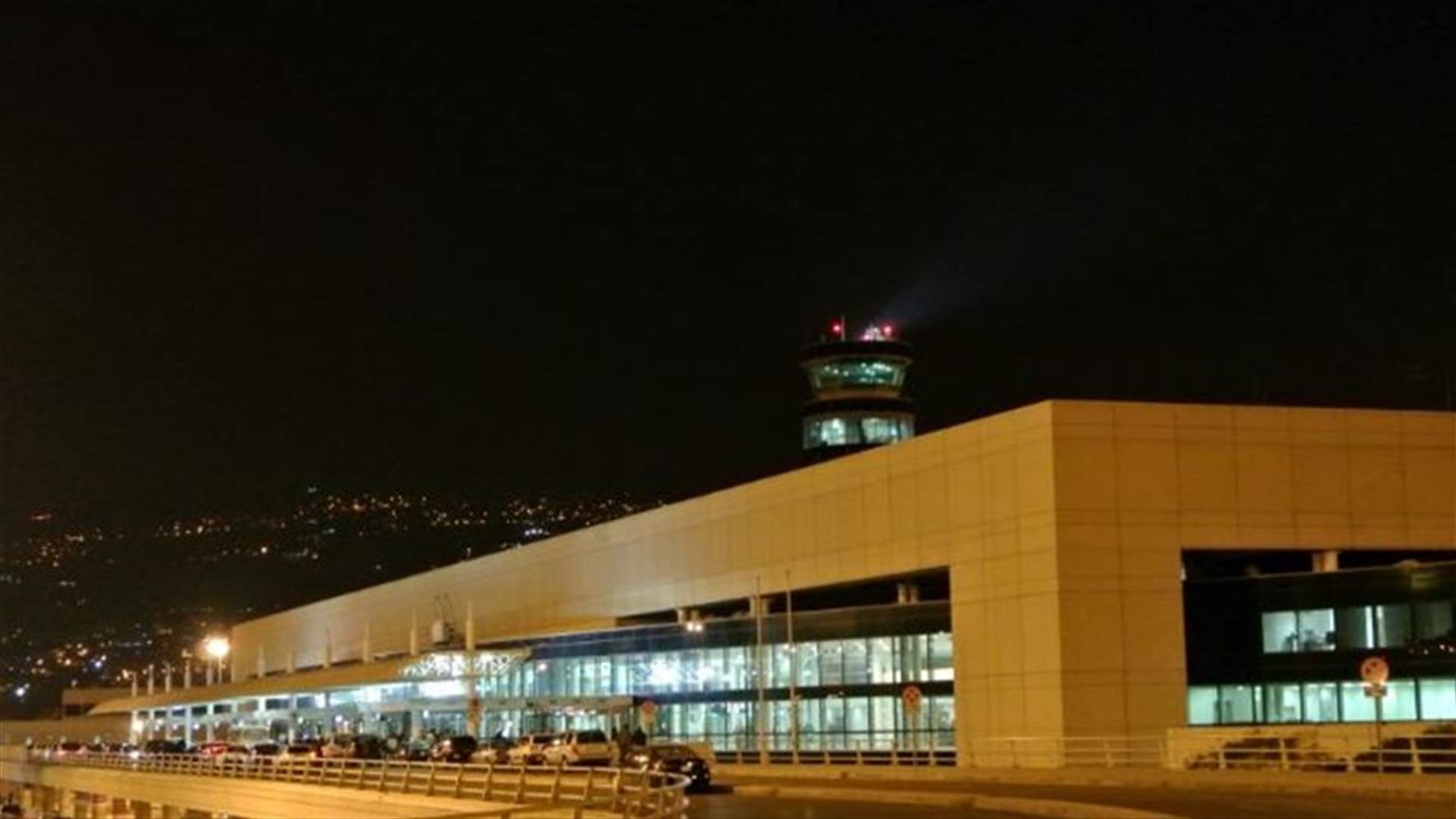 وصول طائرة إلى مطار بيروت على متنها 198 طالبًا لبنانيًا