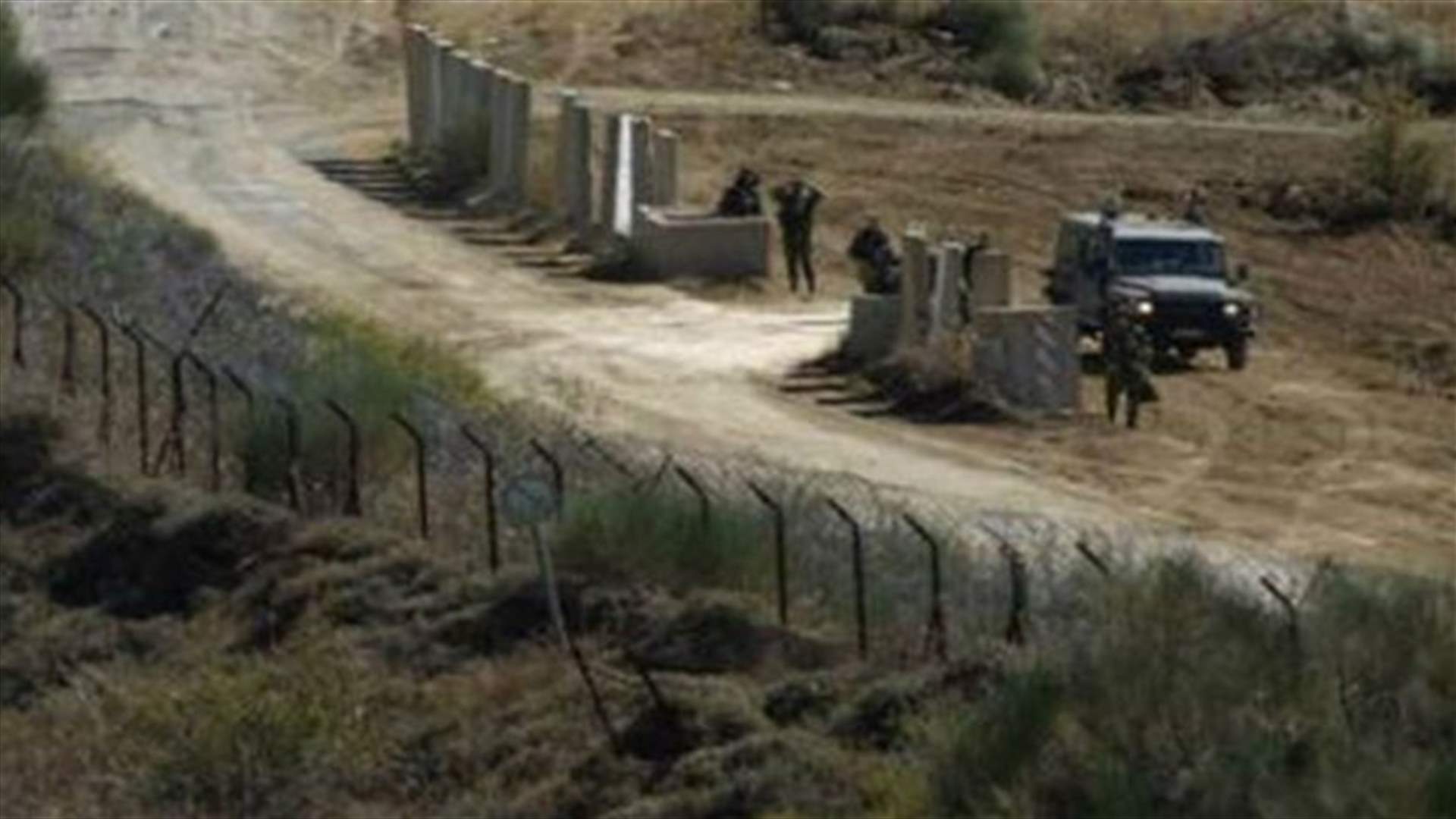 أعمال صيانة وشق طرق للجيش الإسرائيلي قبالة الوزاني