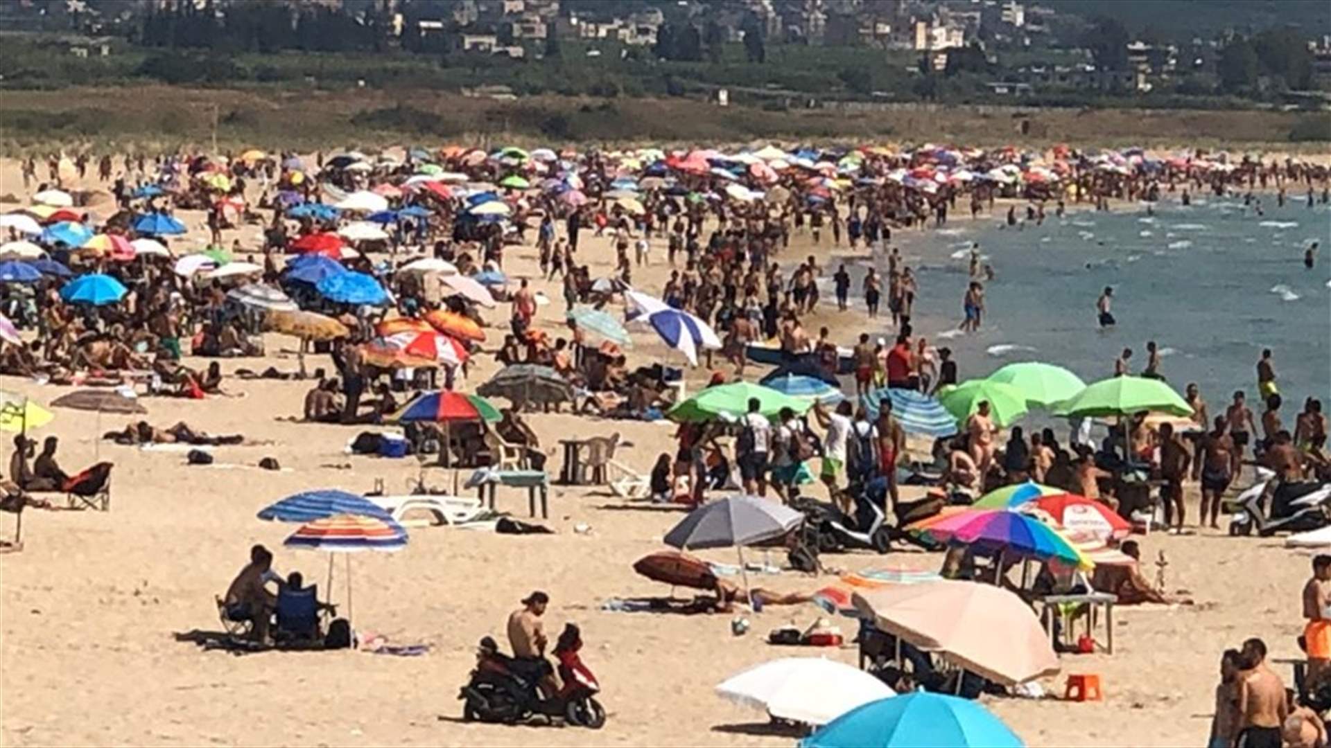 زحمة على شاطئ صور... &quot;لا كورونا ولا من يحزنون&quot; (فيديو)