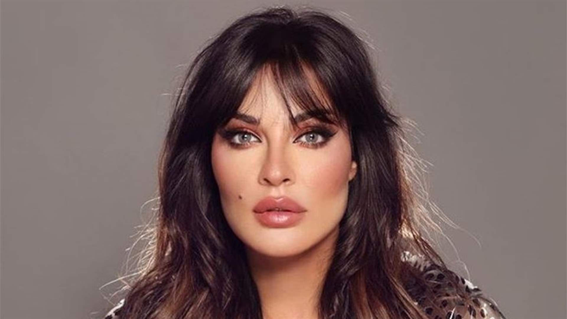 شاهدوا إبنة نادين نسيب نجيم.. شقراء بجمال أوروبي و"تاتو" على يدها!