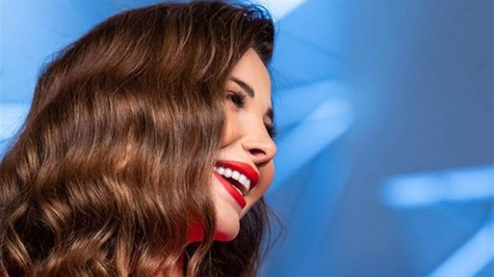 نجمة إسبانيّة تُغنّي "انت ايه" بالعربيّة.. حلمها نانسي عجرم! (فيديو)