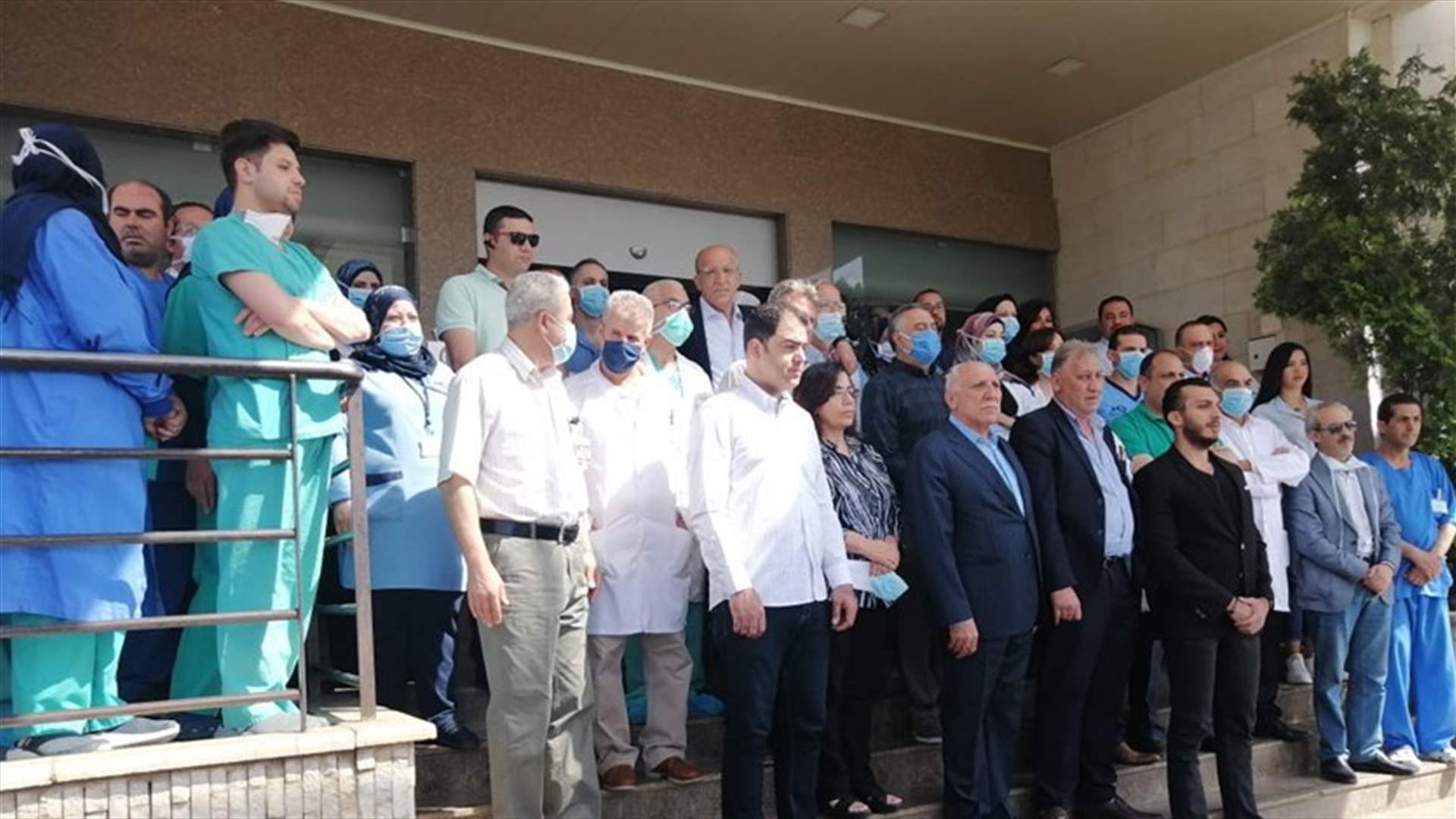 اعتصام للجسم الطبي في مستشفى رياق احتجاجا على تعرض احد الاطباء لاطلاق نار
