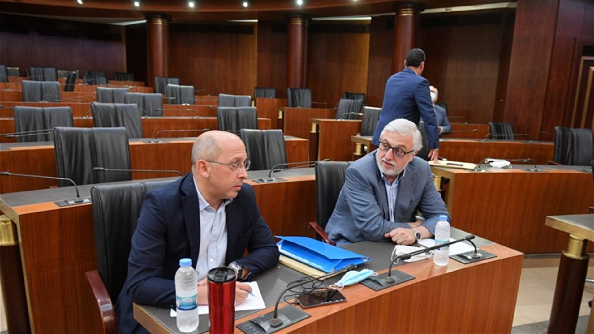 تغريدة لآلان عون عن نقاشات اللجنة الفرعية للمال والموازنة
