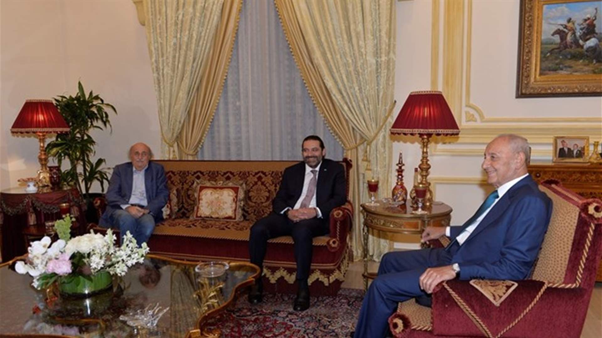 مصدر في المعارضة اللبنانية لـ"الشرق الأوسط": بري والحريري وجنبلاط على موقفهم لمنع إقحام البلد في فتنة مذهبية