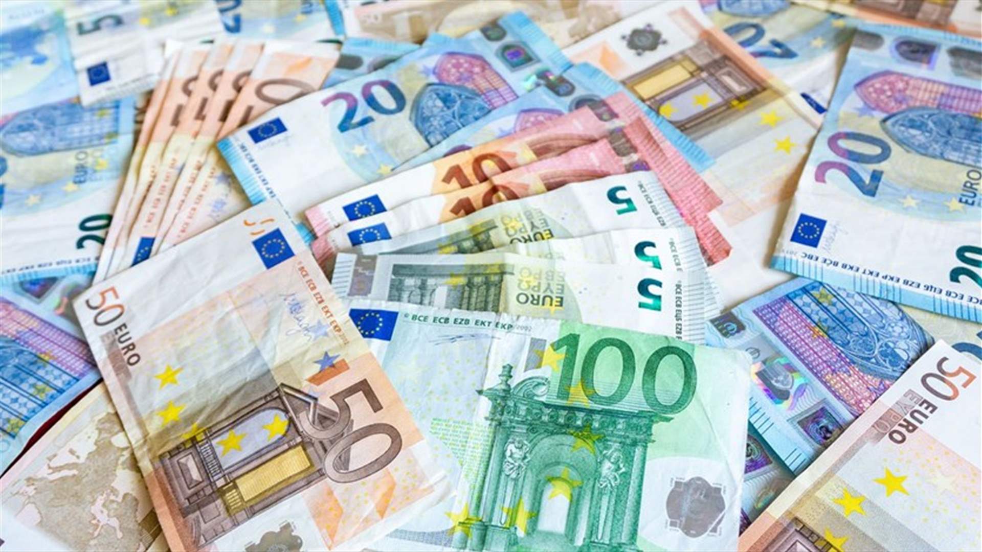 الشرطة تعثر على 15 مليون يورو في شقة مهرب مخدرات... لن تتوقعوا أين خبأ الأموال!
