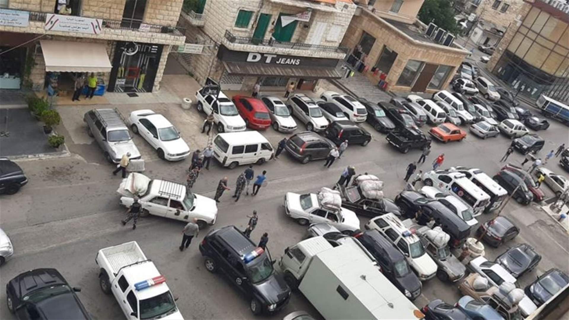 شرطة بلدية عمشيت أوقفت أشخاصا يسرقون حشيشة الزعتر والقويسة