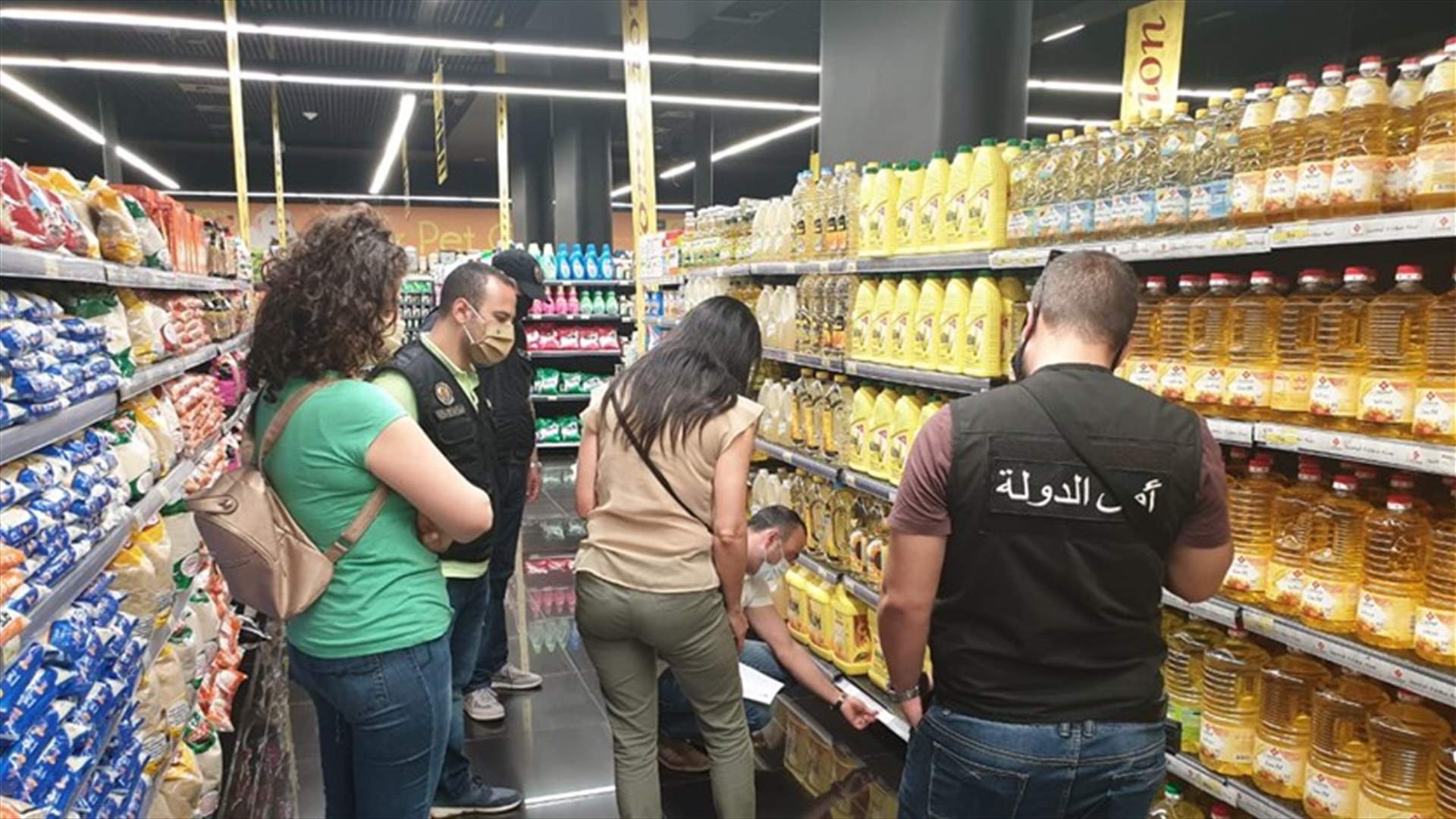 جولة لمراقبي مصلحة حماية المستهلك على محال تجارية في الأشرفية (صور)