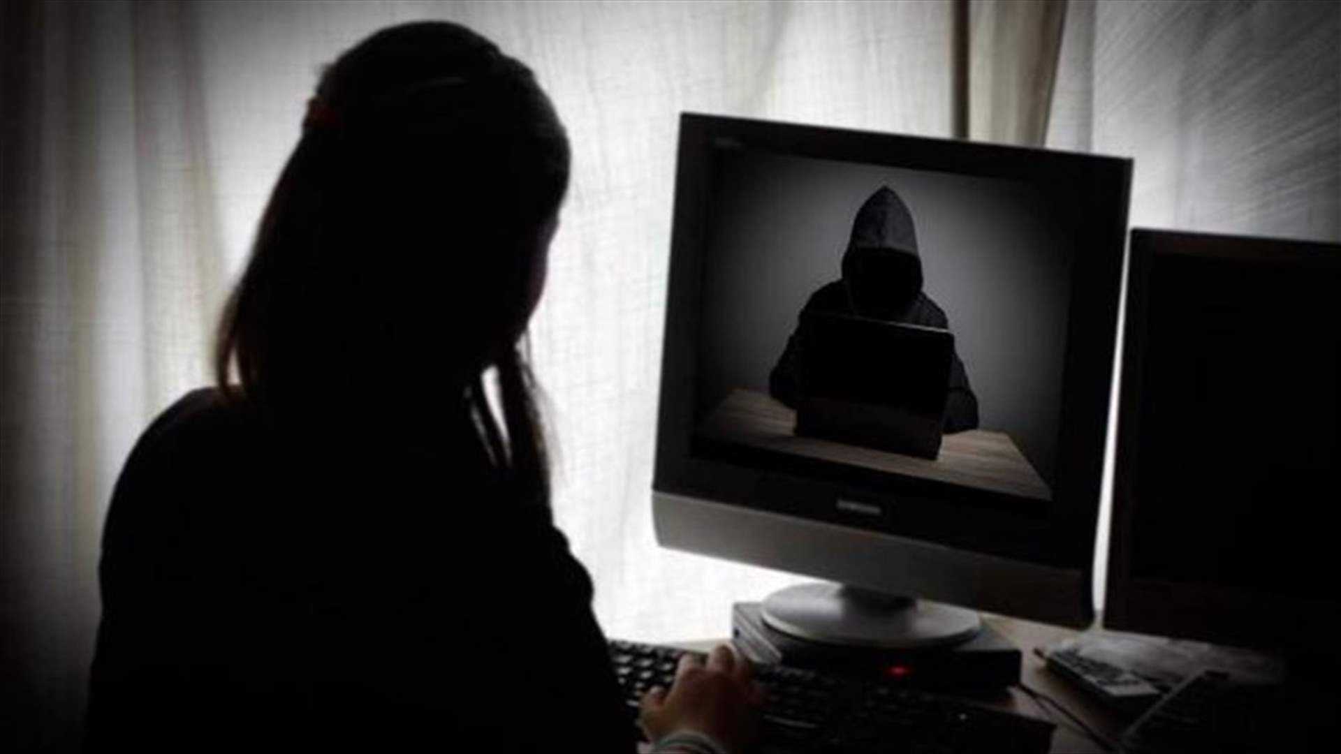 توقيف شخص لابتزازه فتاة قاصر والاستيلاء على مبالغ مالية من ذويها