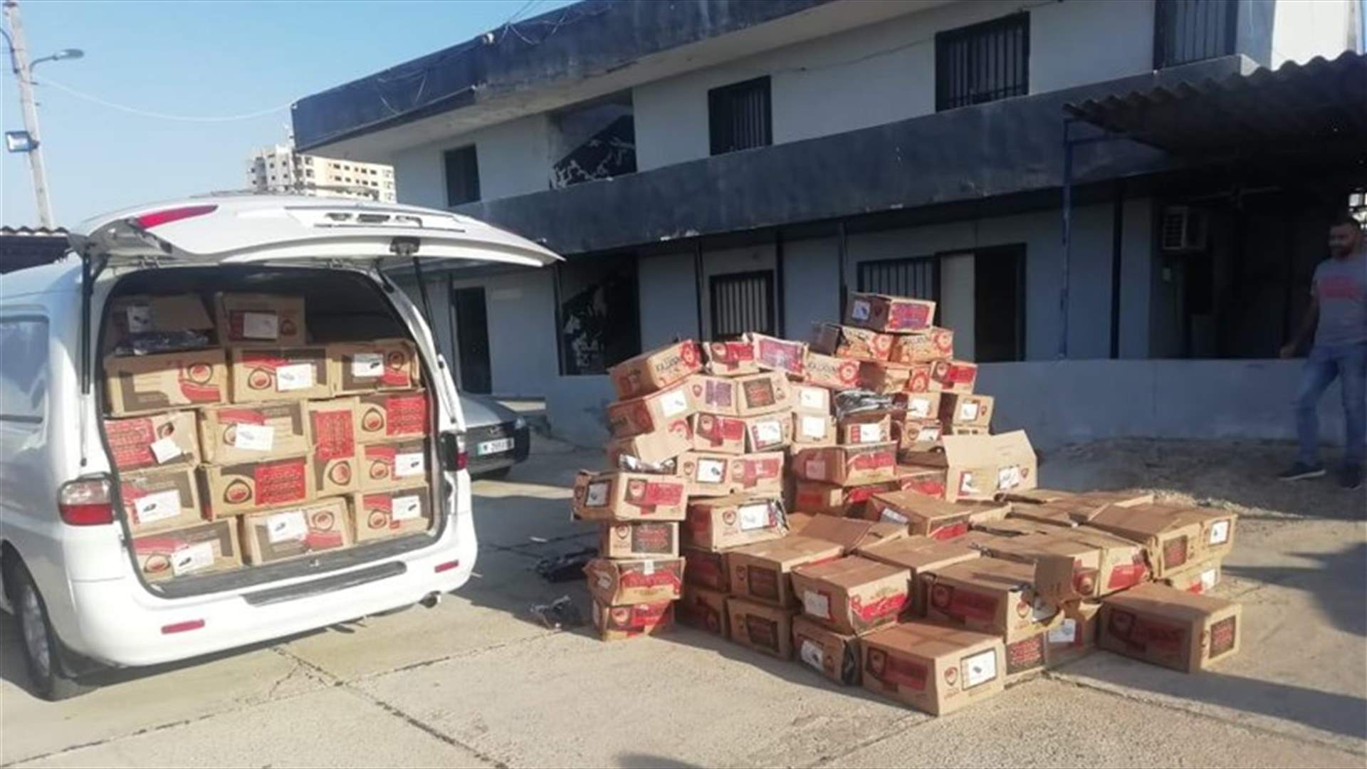 توقيف فان محمل بكمية كبيرة من الأحذية الأجنبية المهرّبة