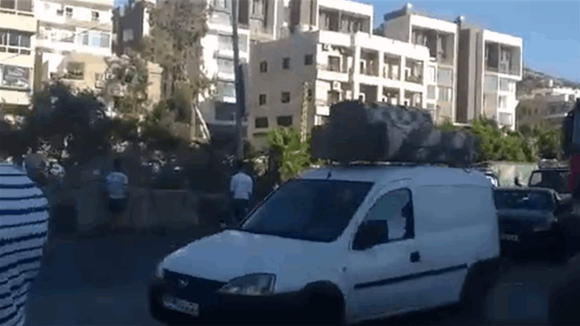 Protesters cut off Khaldeh highway – [VIDEO]