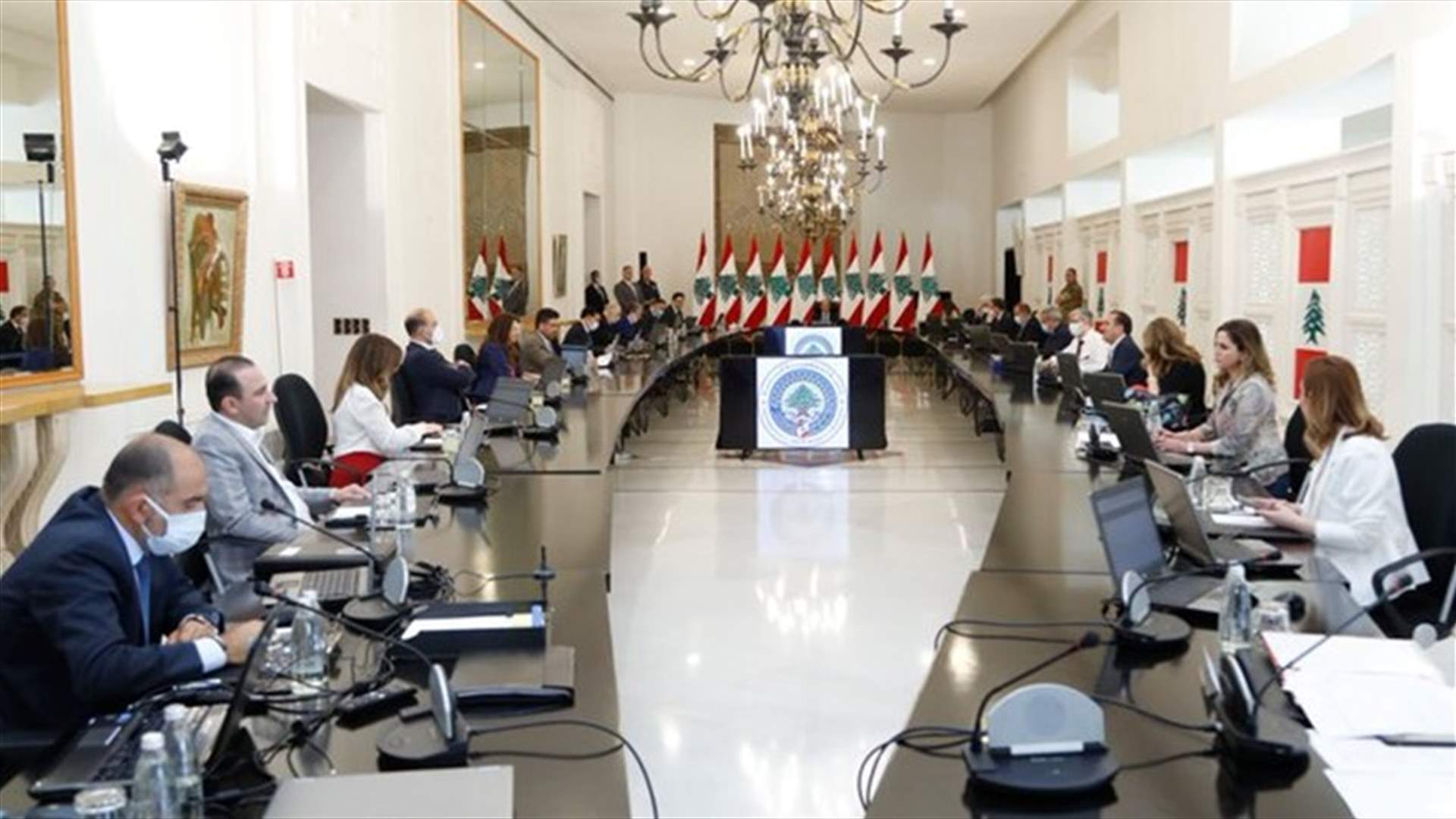 عون يعلن التوصل الى تدبير يبدأ تنفيذه الاثنين: مسؤولية ما حصل ماليا تتحملها الحكومة ومصرف لبنان والمصارف