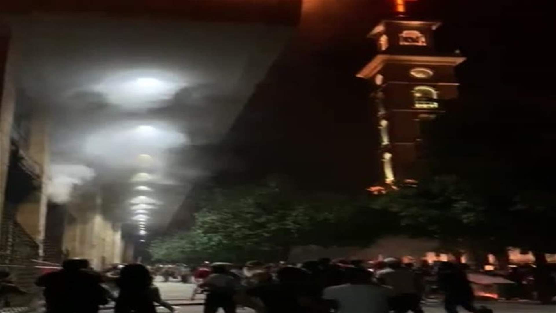 فيديو لجانب من عملية تحطيم المحال في وسط بيروت...