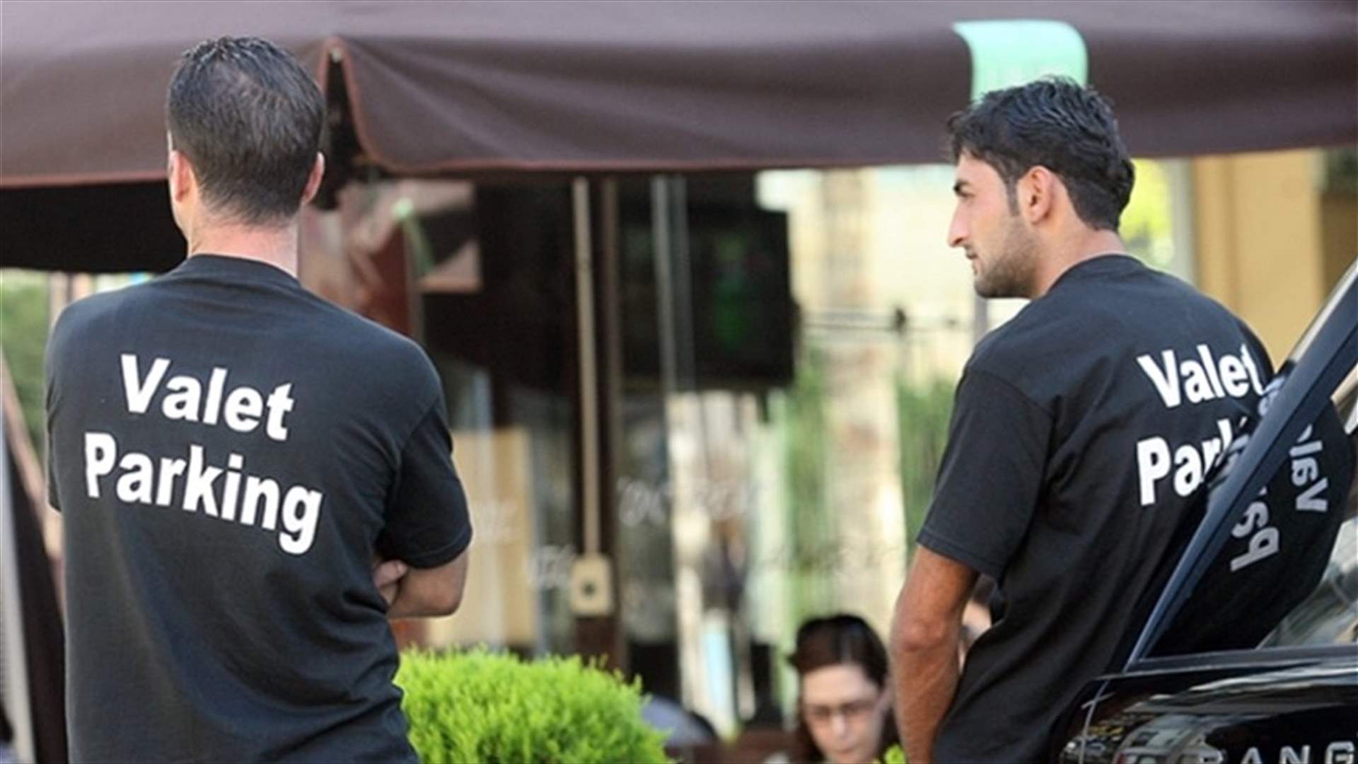 الـ"فاليه باركينغ"... نحو ثمانية آلاف شاب فقدوا مورد رزقهم (الأخبار)