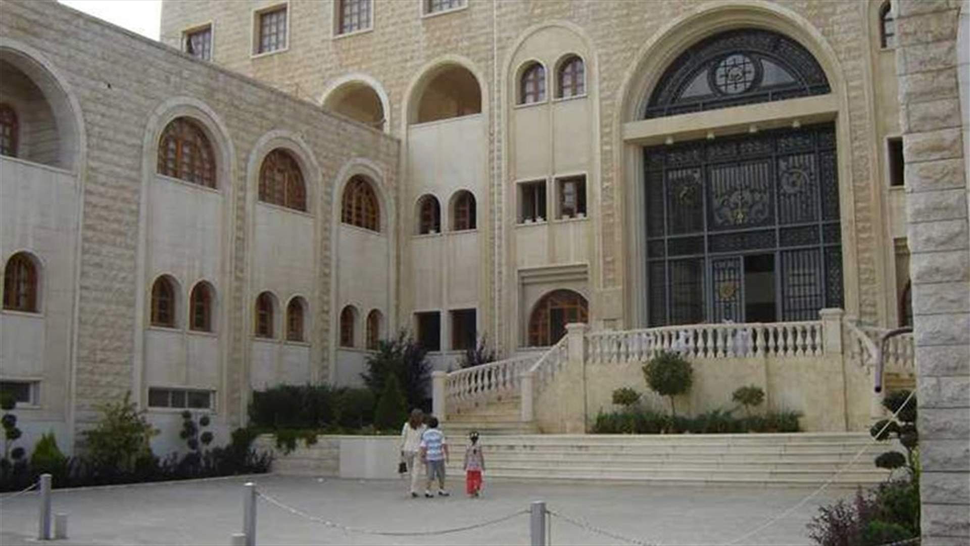 مطرانية زحلة المارونية استنكرت الاعتداء على أحد كهنتها...