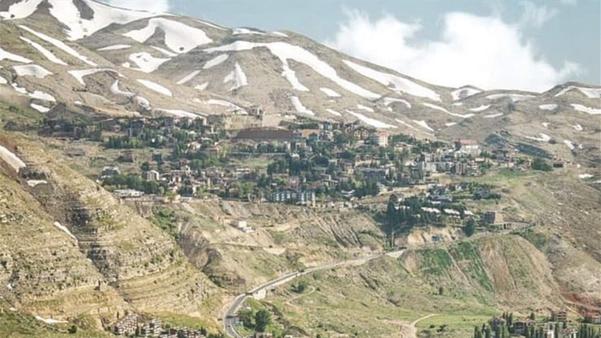 في لبنان... ممارسة رياضة التزلج في حزيران (فيديو)