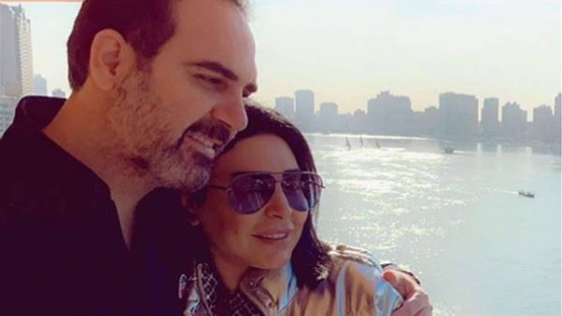 فيديو رومانسي لوائل جسار وهو يغني مع زوجته