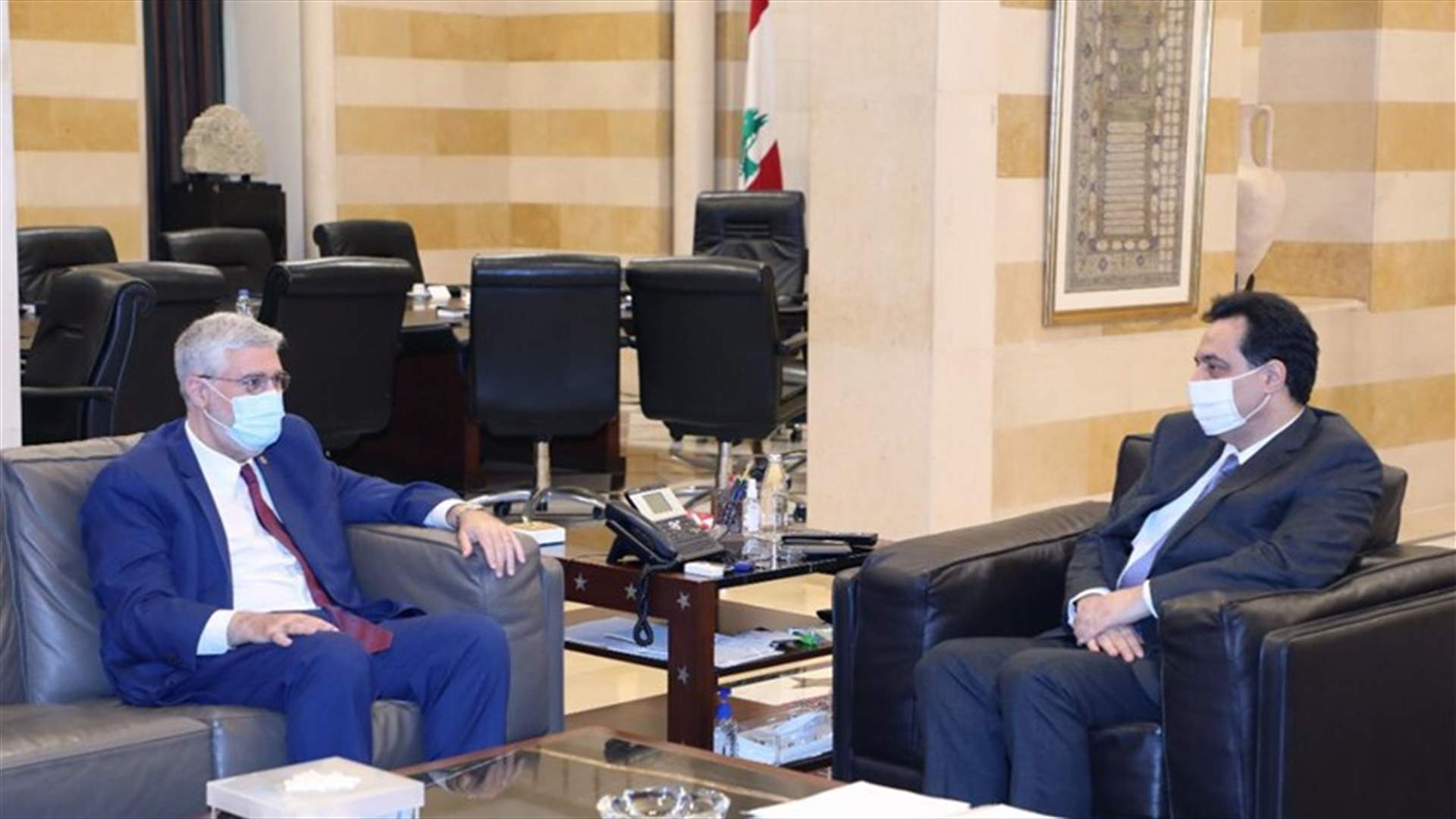 أوضاع الجامعة الأميركية في بيروت بين دياب وخوري