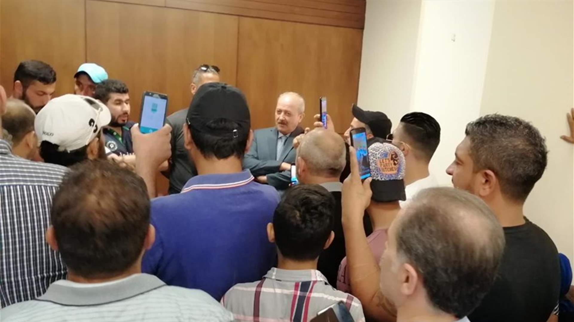 محتجون اعتصموا أمام قصر عدل طرابلس مطالبين بإطلاق ربيع الزين... والمراد أكد الوقوف إلى جانبهم