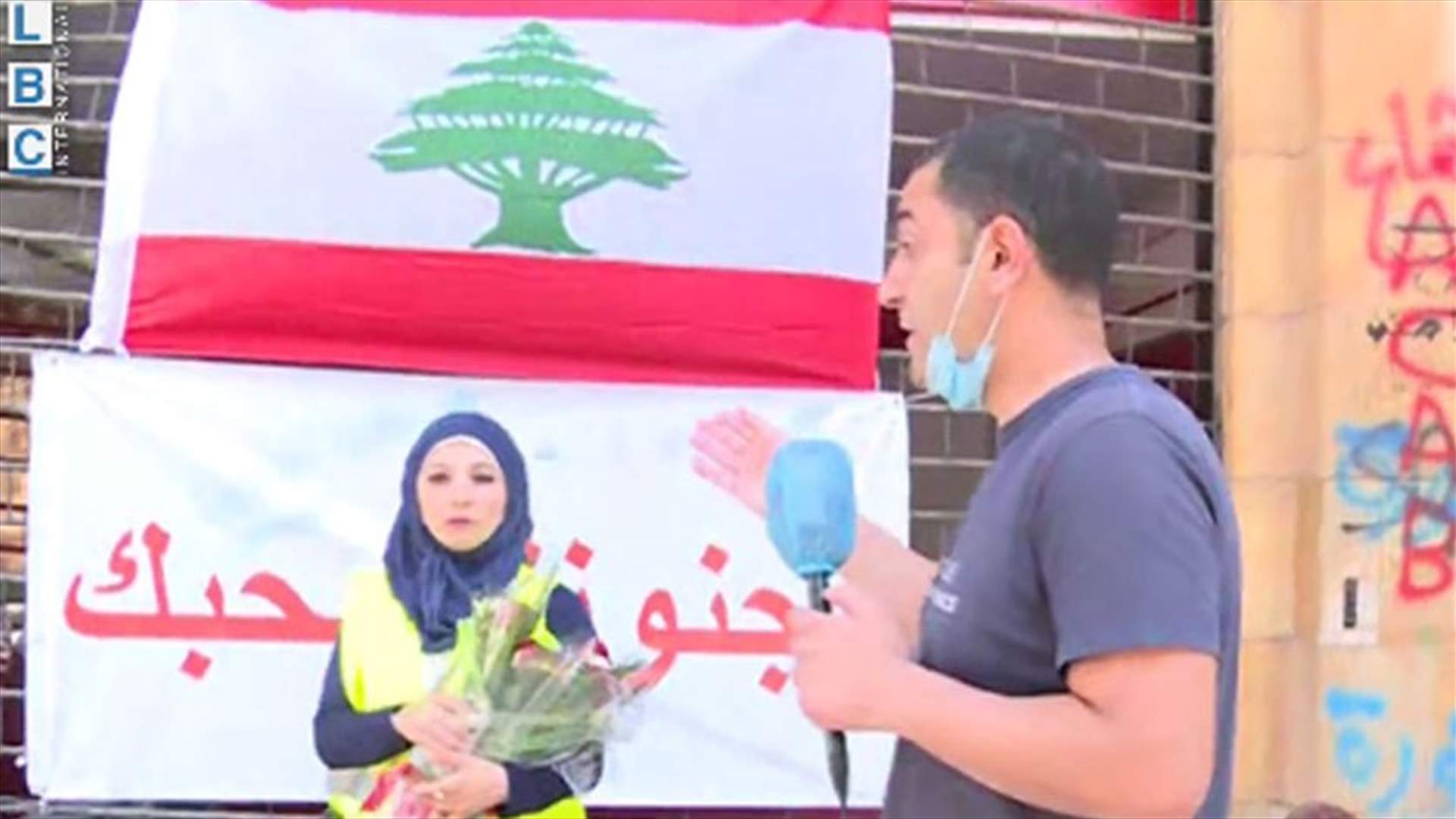 توزيع ورود على أصحاب المحلات التي تضررت في وسط بيروت (فيديو)