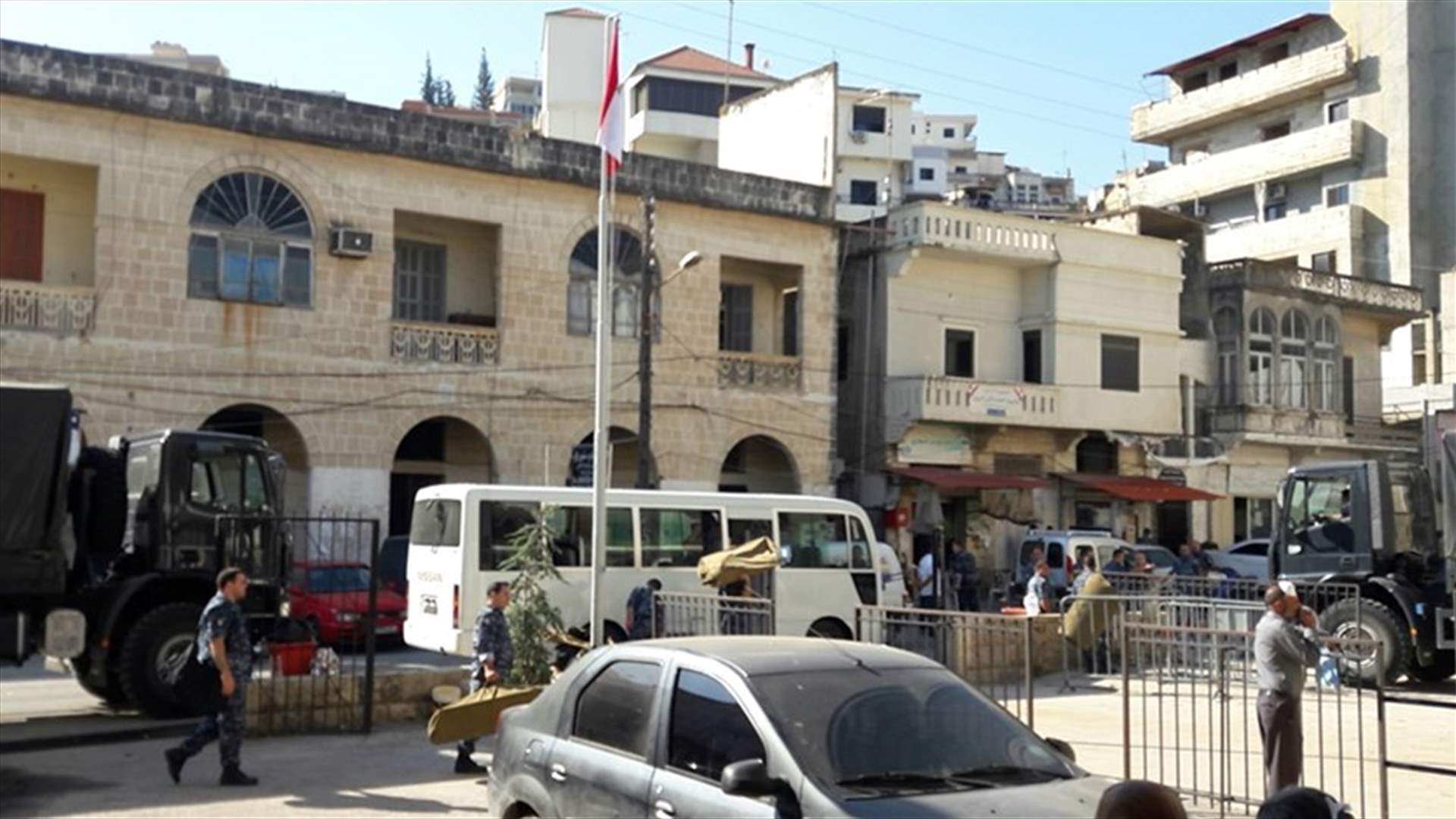 انتشار أمني أمام المصارف والدوائر الرسمية في حلبا
